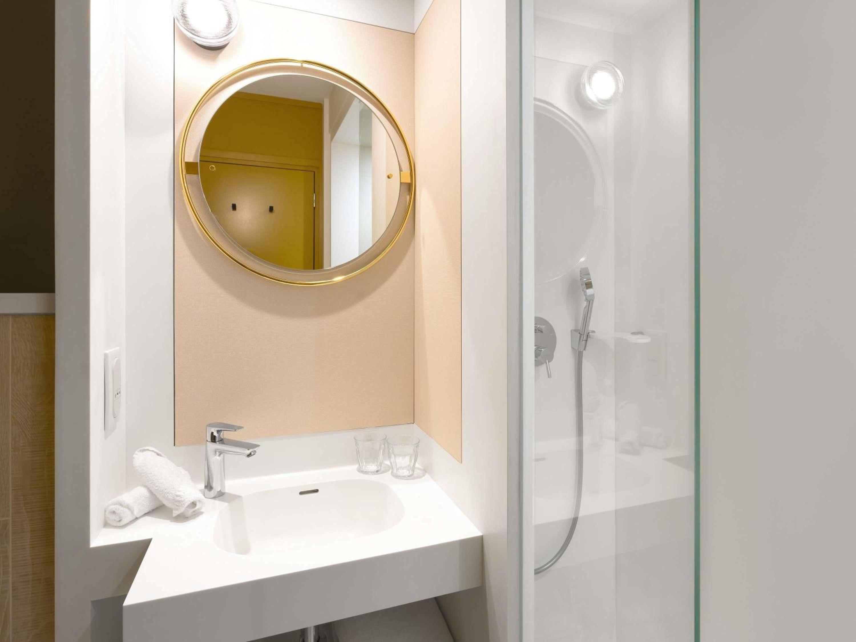 Junior Suite with Double Bed and Sofa Bed - Photo 4