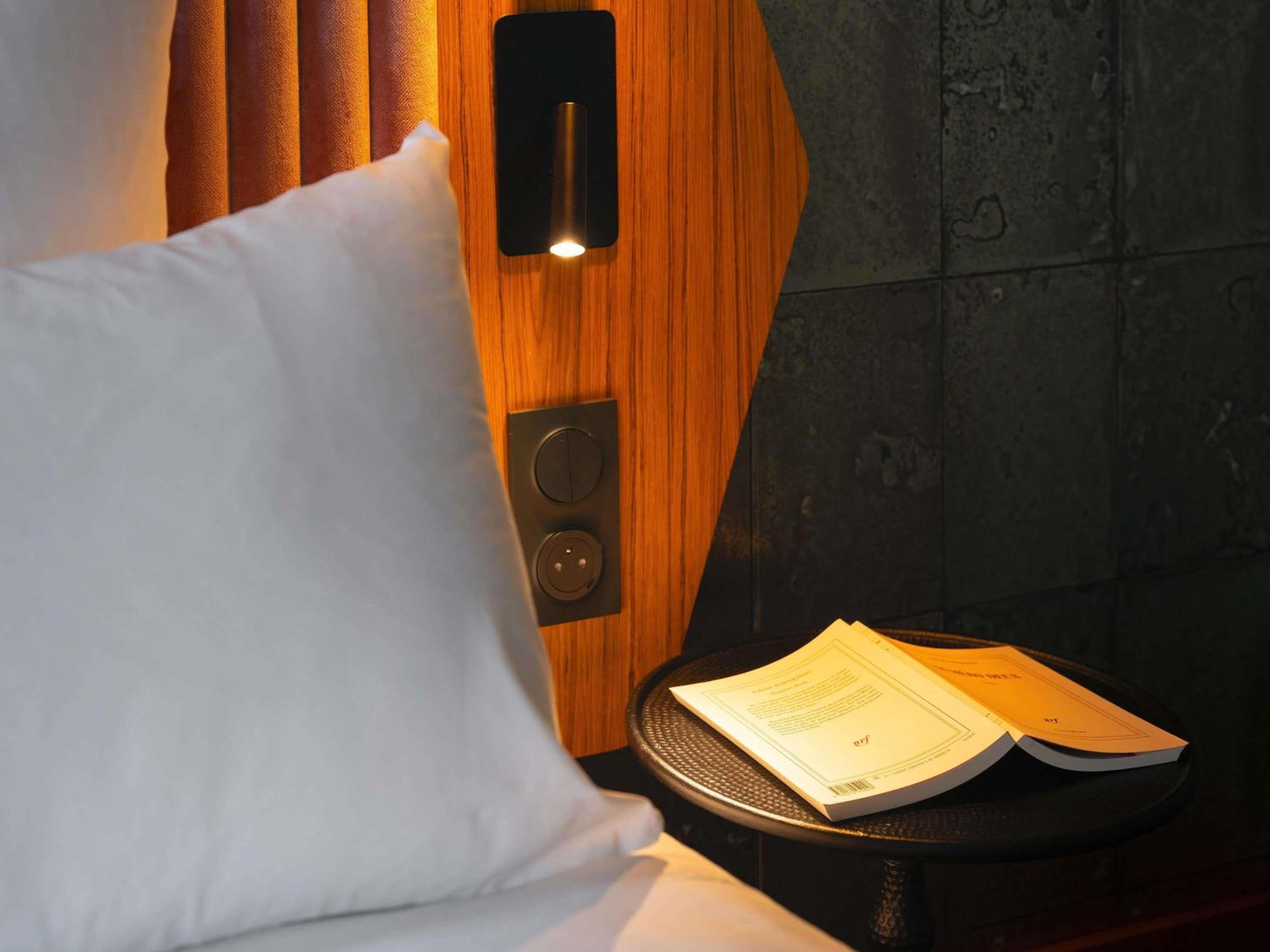 Deluxe Queen Room - Photo 5