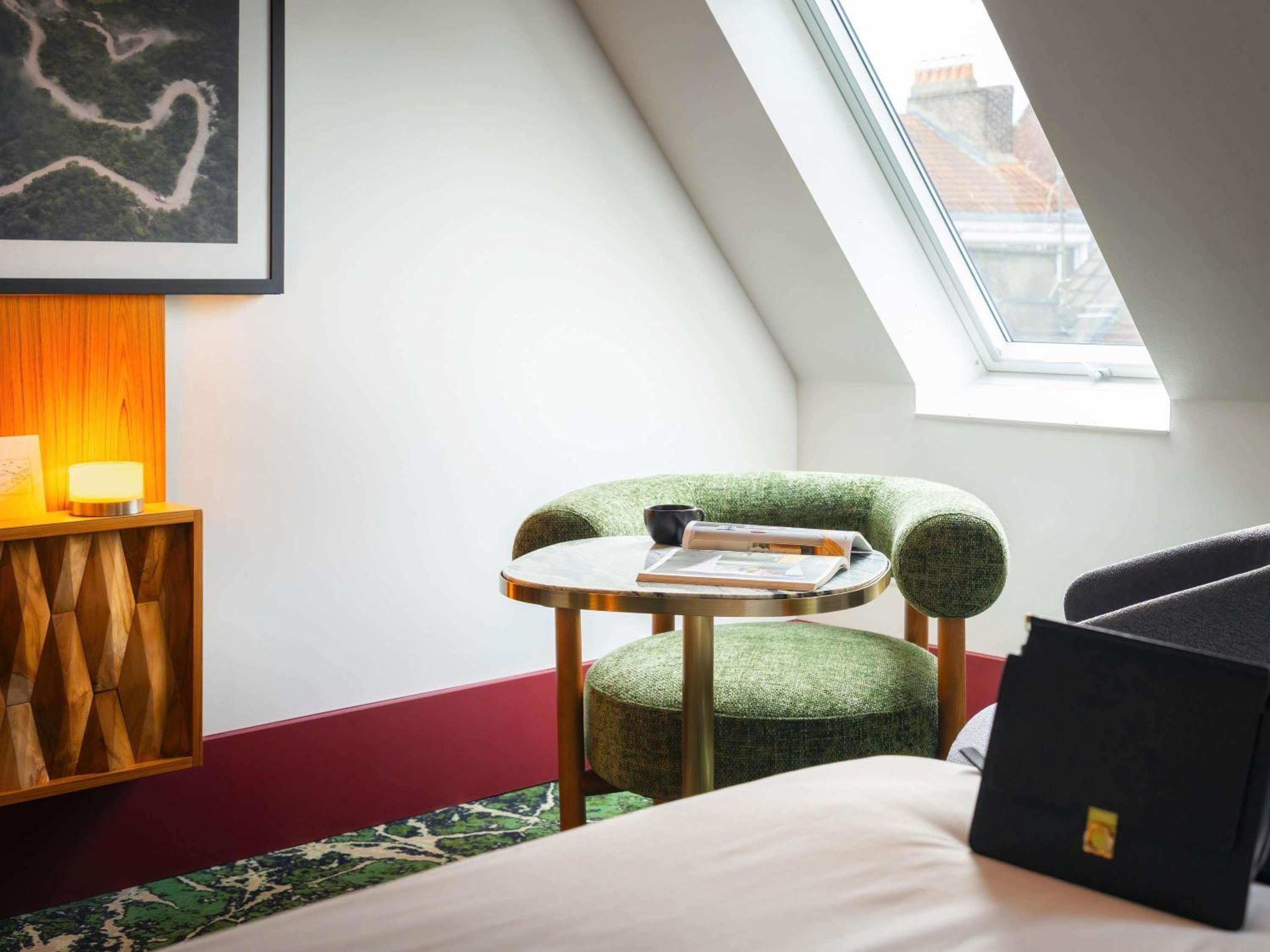 Deluxe Queen Room - Photo 10