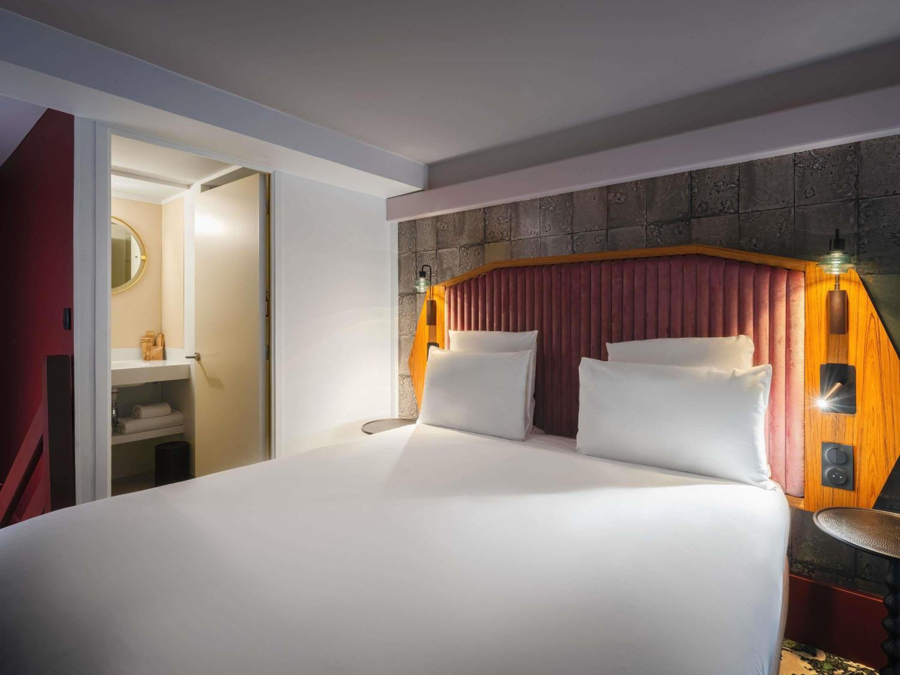 Junior Suite with Double Bed and Sofa Bed - Photo 9