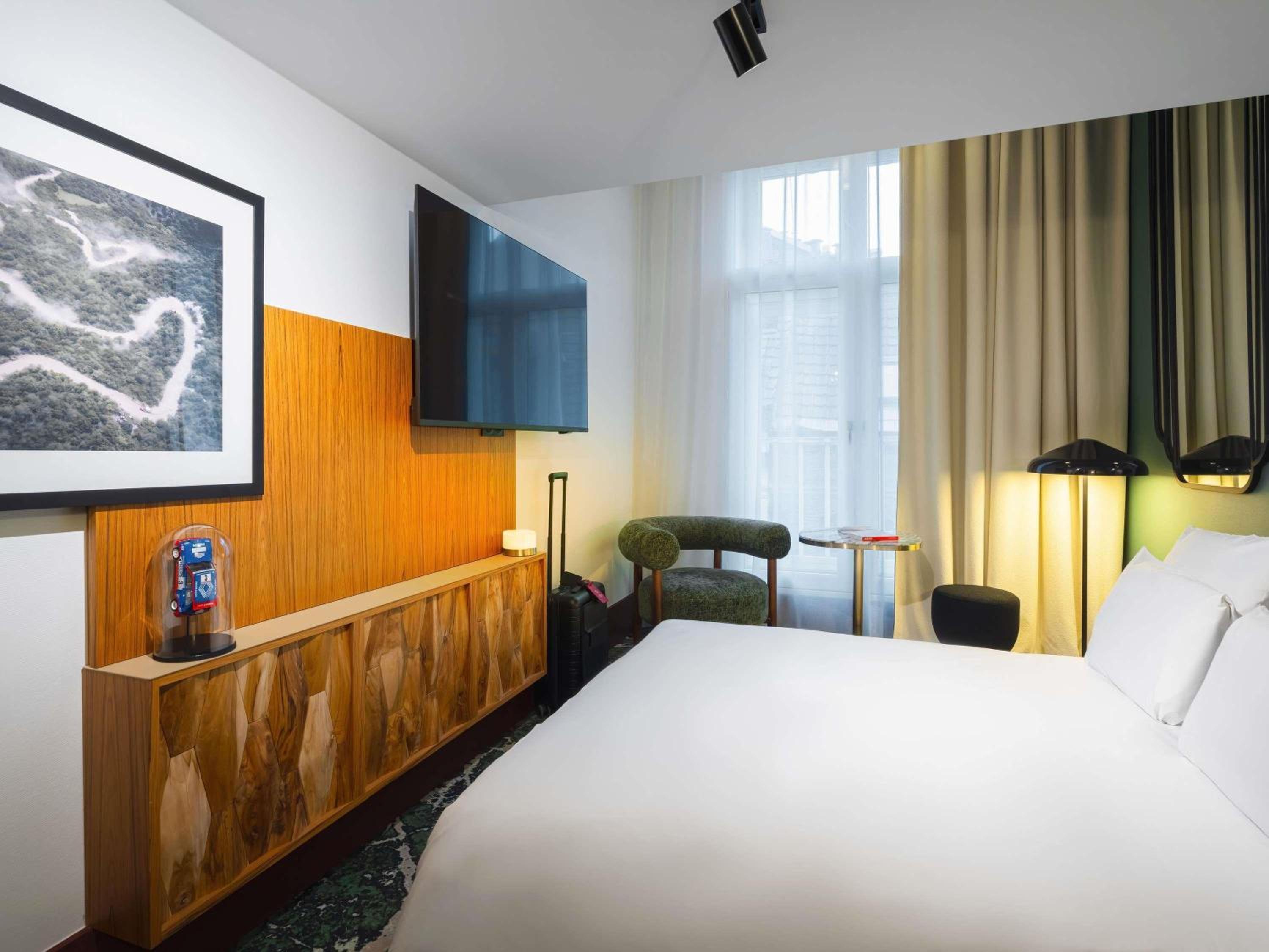 Junior Suite with Double Bed and Sofa Bed - Photo 8
