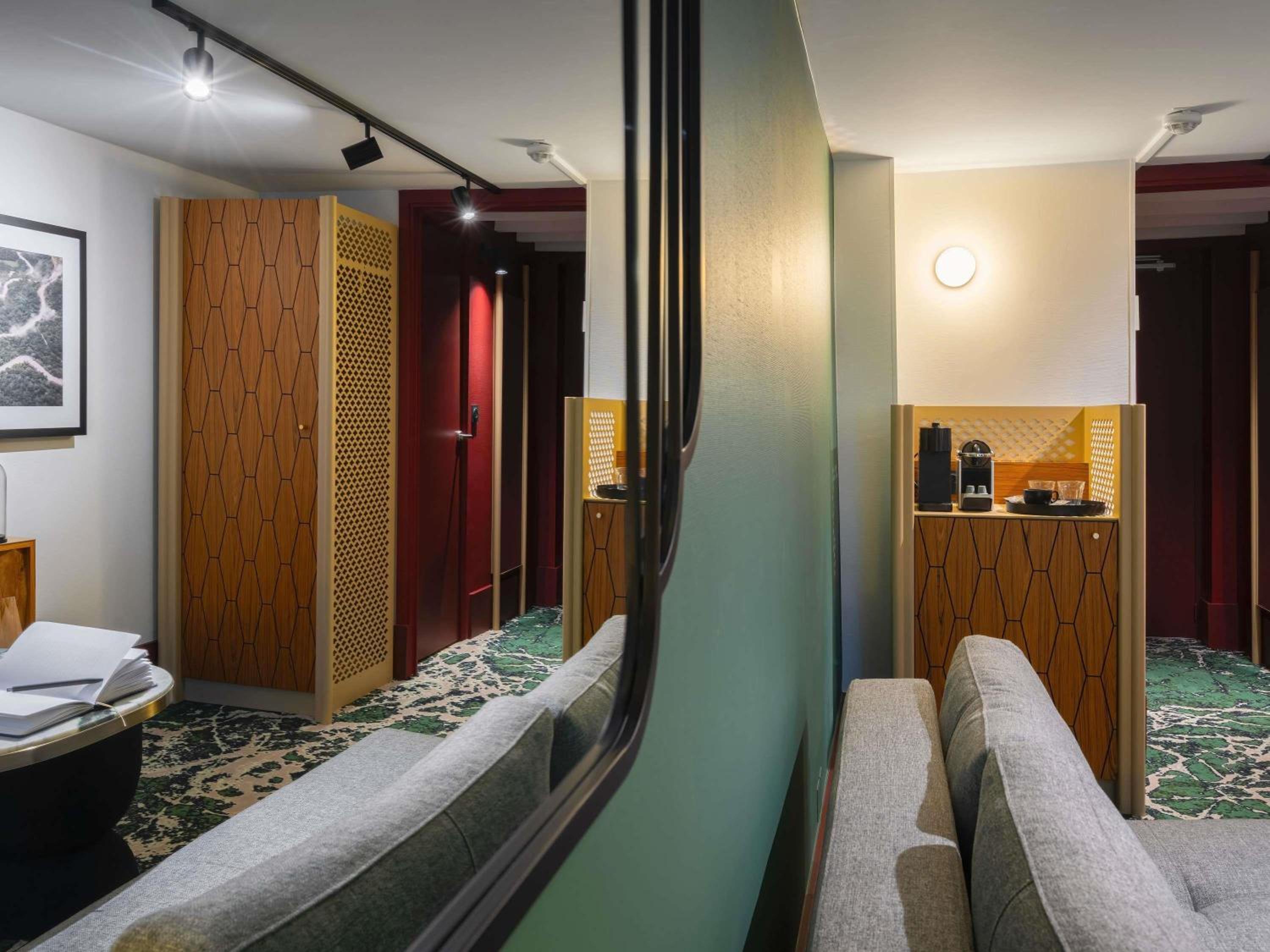 Junior Suite with Double Bed and Sofa Bed - Photo 12