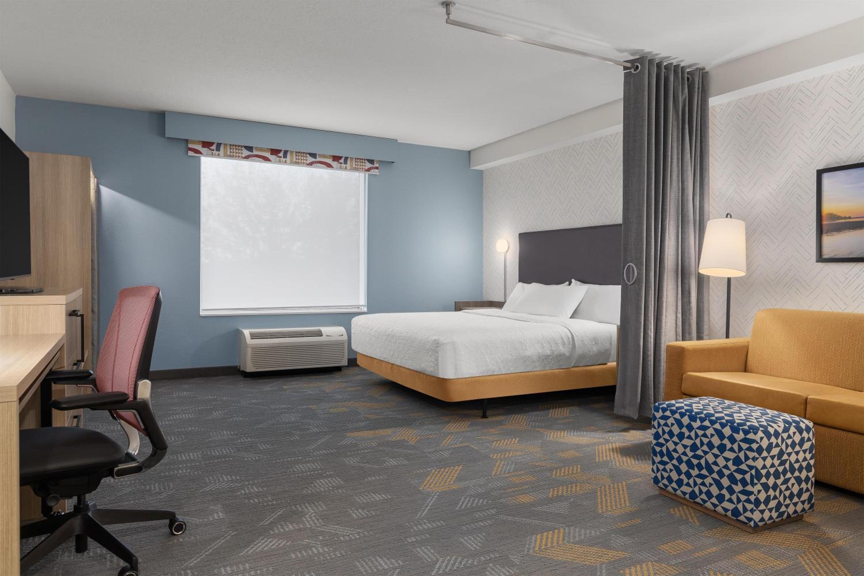 King Studio Suite With Tub - Mobility/Hearing Accessible photo 3