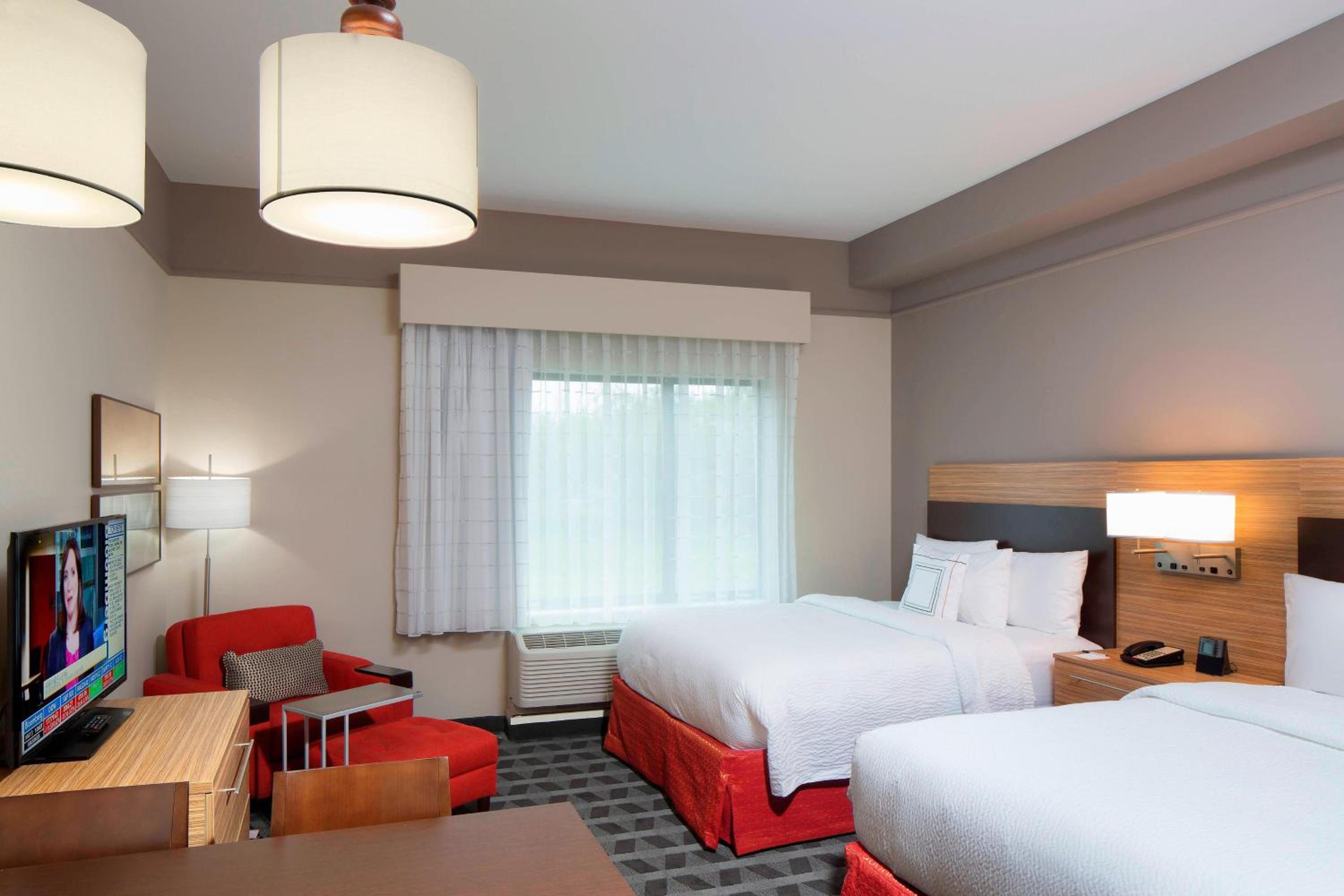 Studio with Two Queen Beds - Hearing Accessible