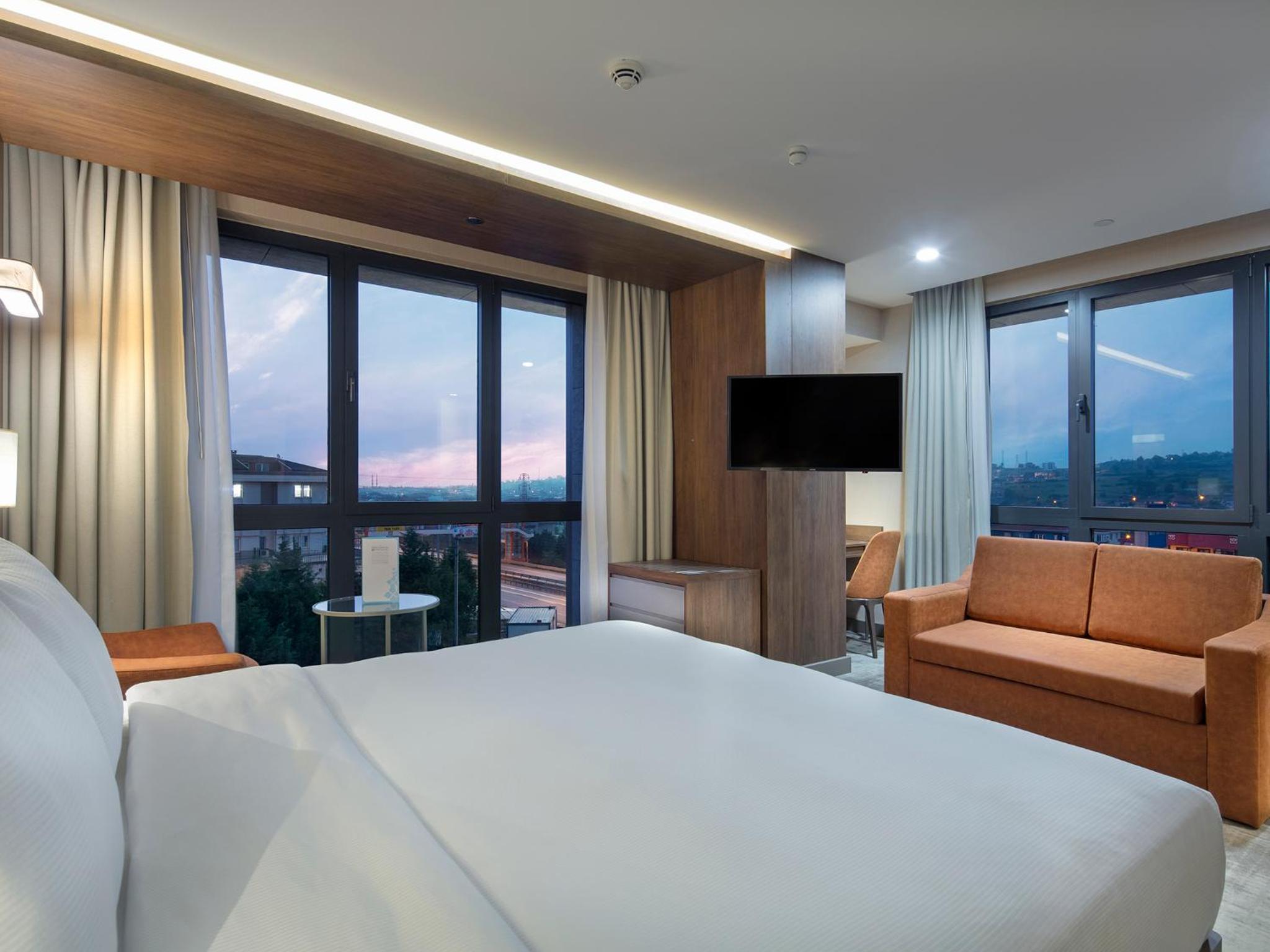 Deluxe King Room