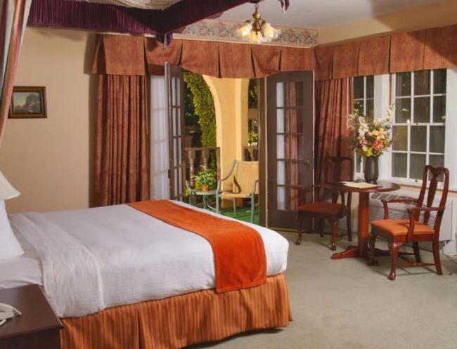 Double Room with Two Double Beds - Photo 2