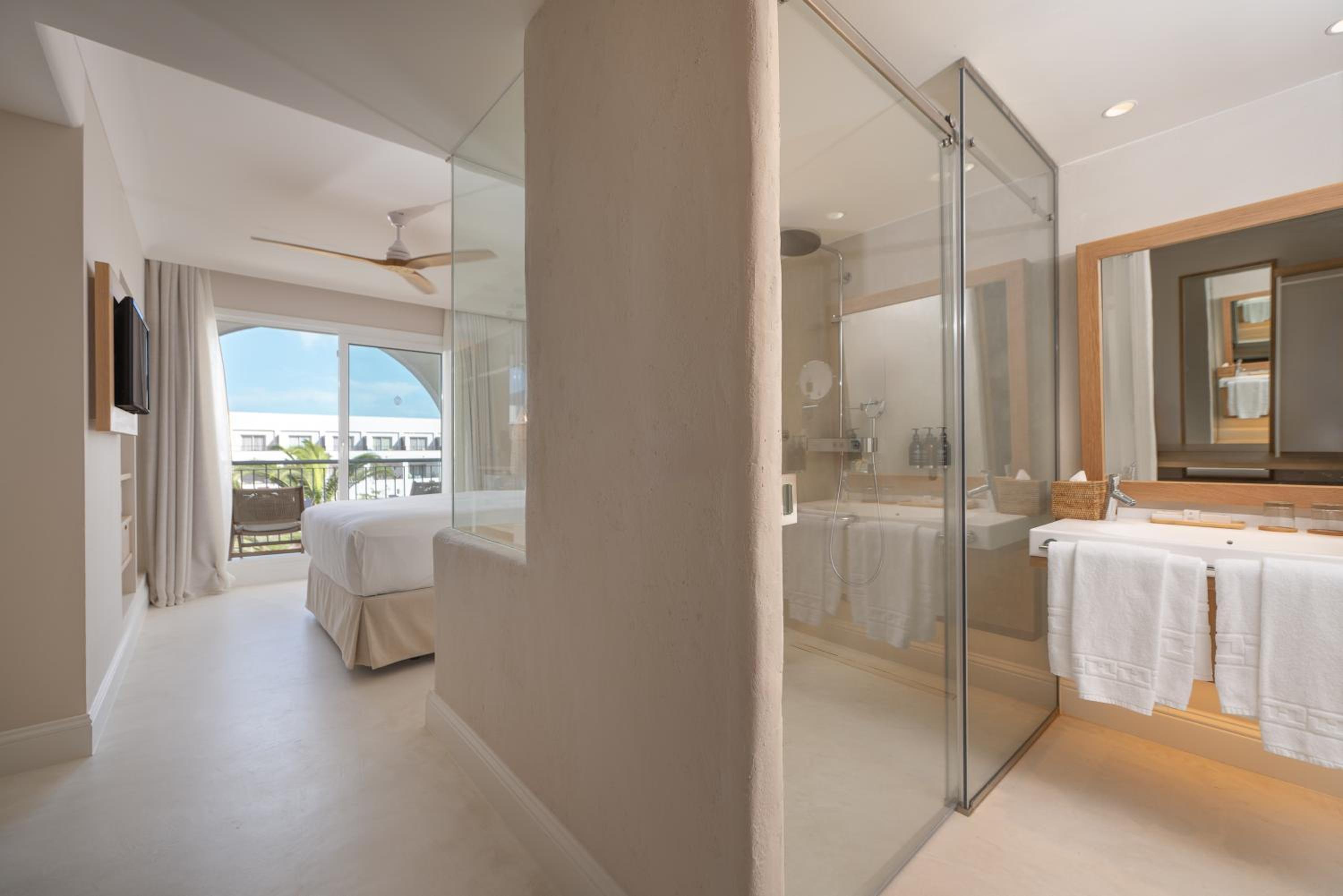 Junior Suite Side Sea View photo 2
