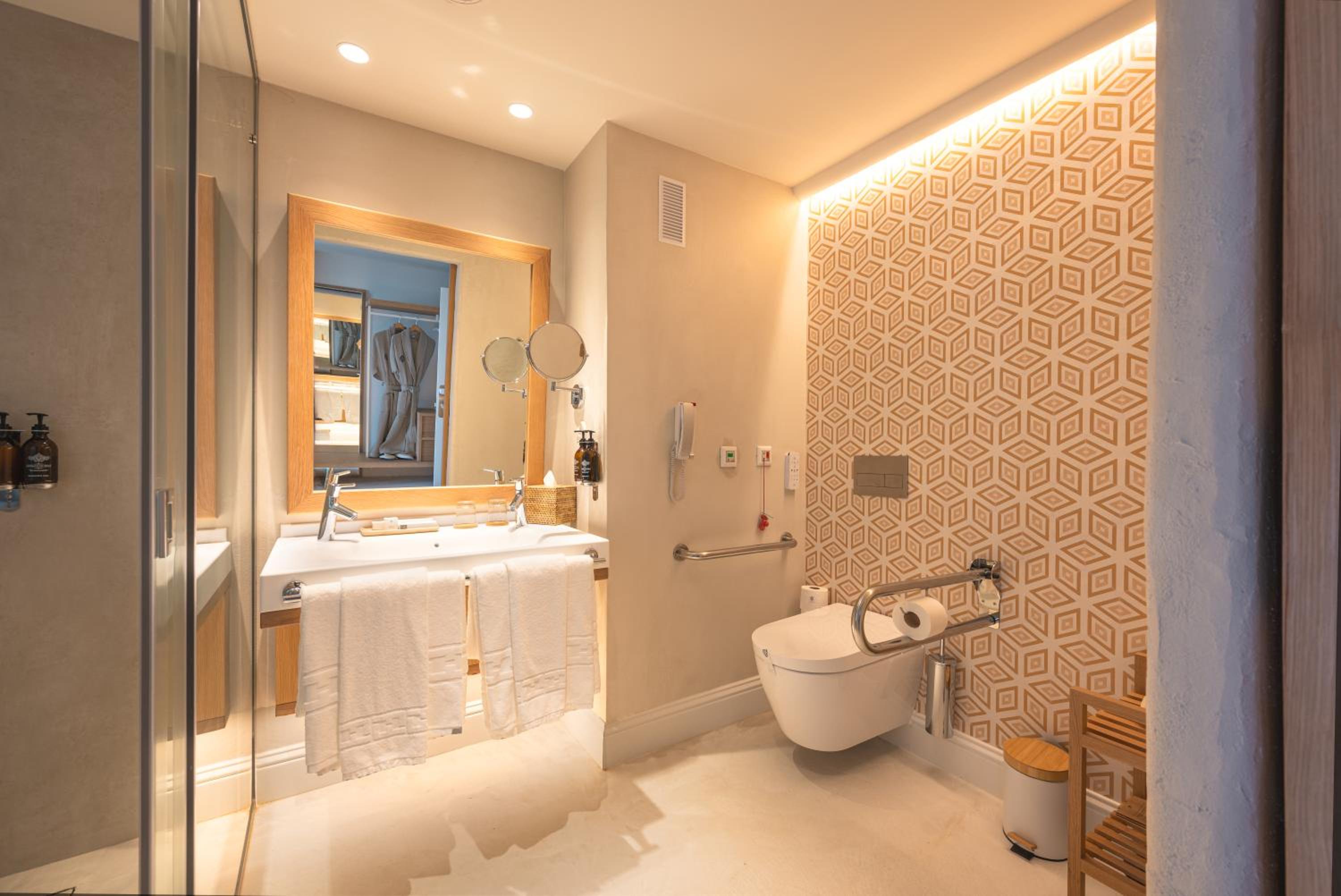 Junior Suite Side Sea View