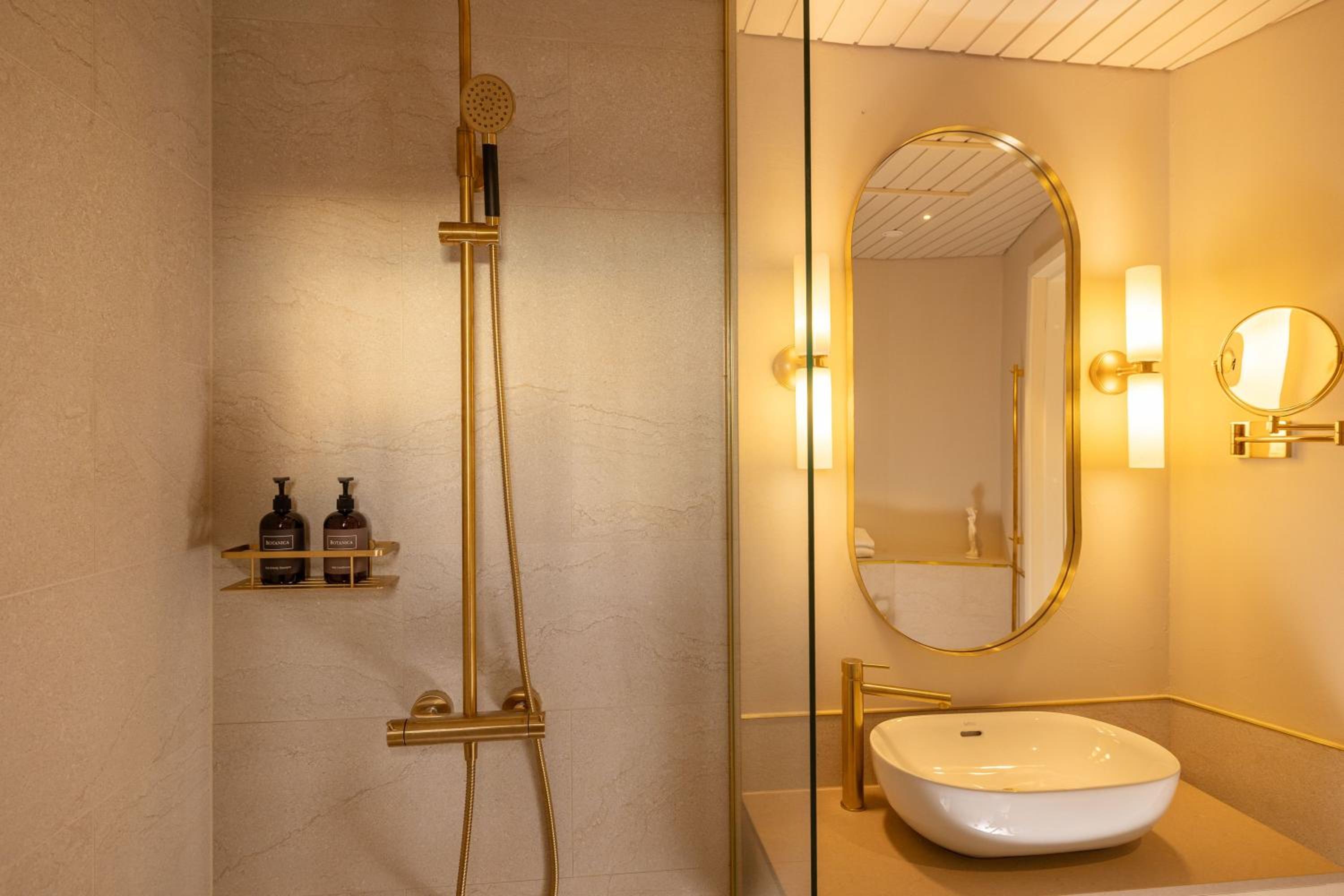 Deluxe Double or Twin Room with River View photo 2