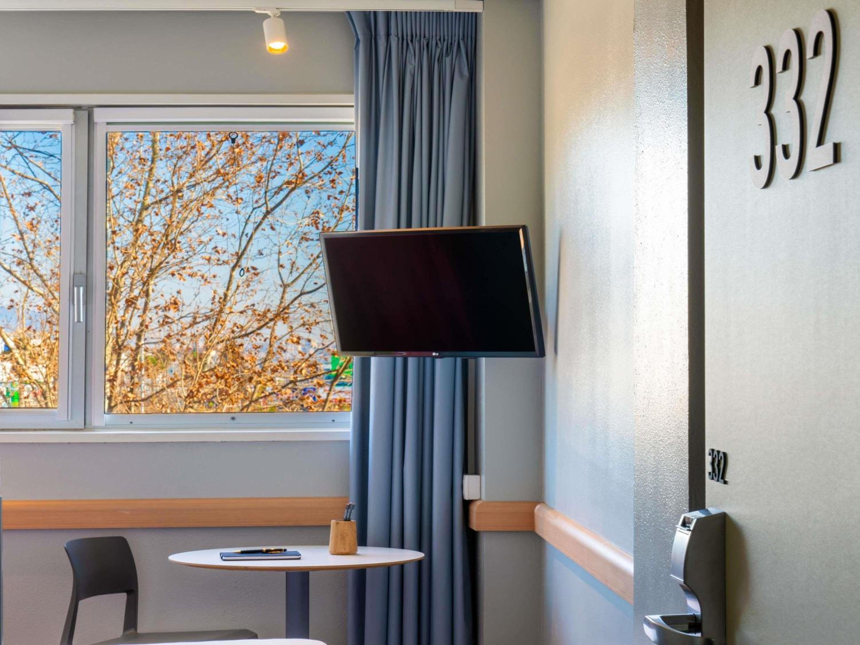 Accessible Double Room - Photo 3