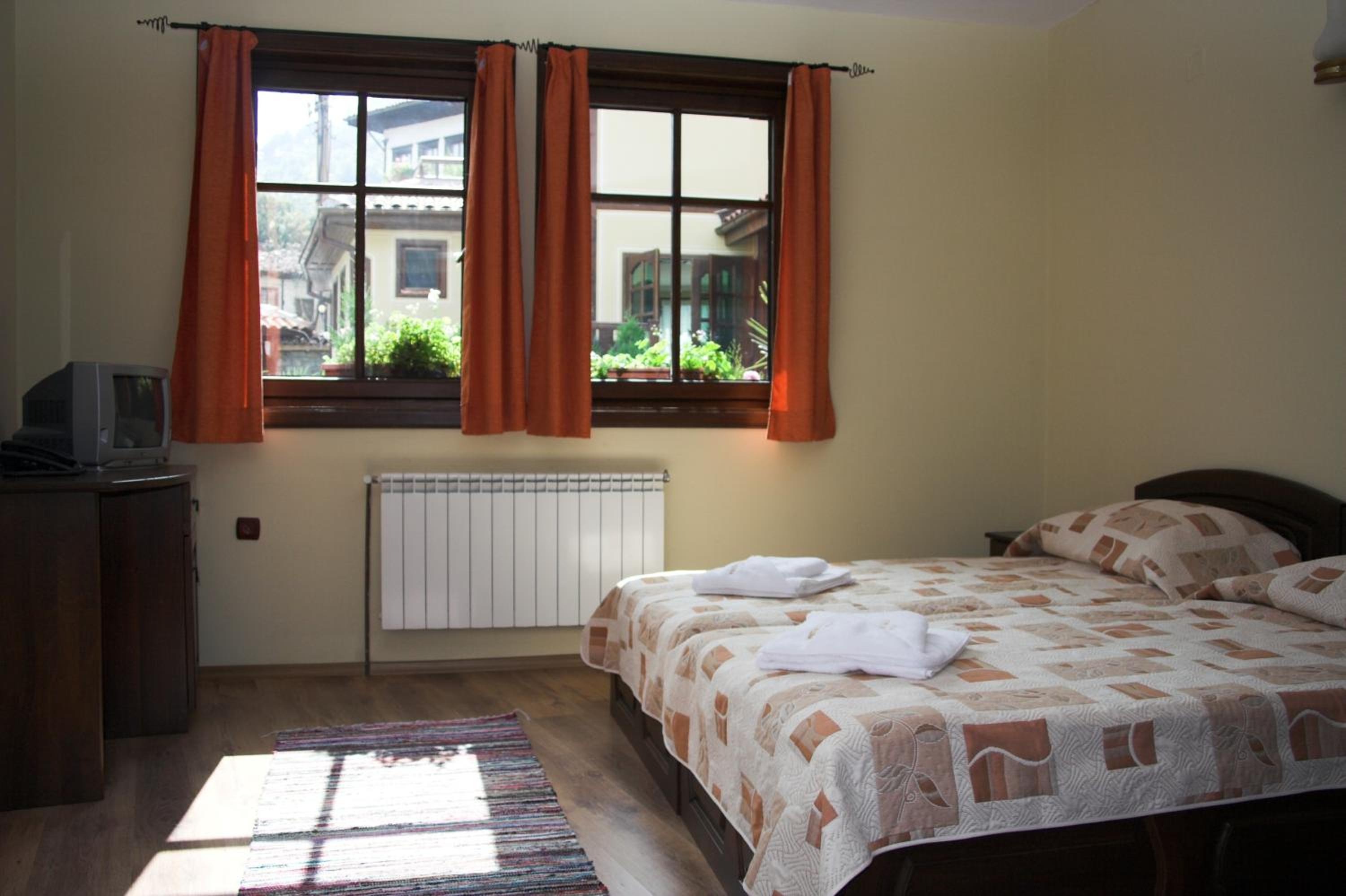 Double or Twin Room with Balcony - Photo 1
