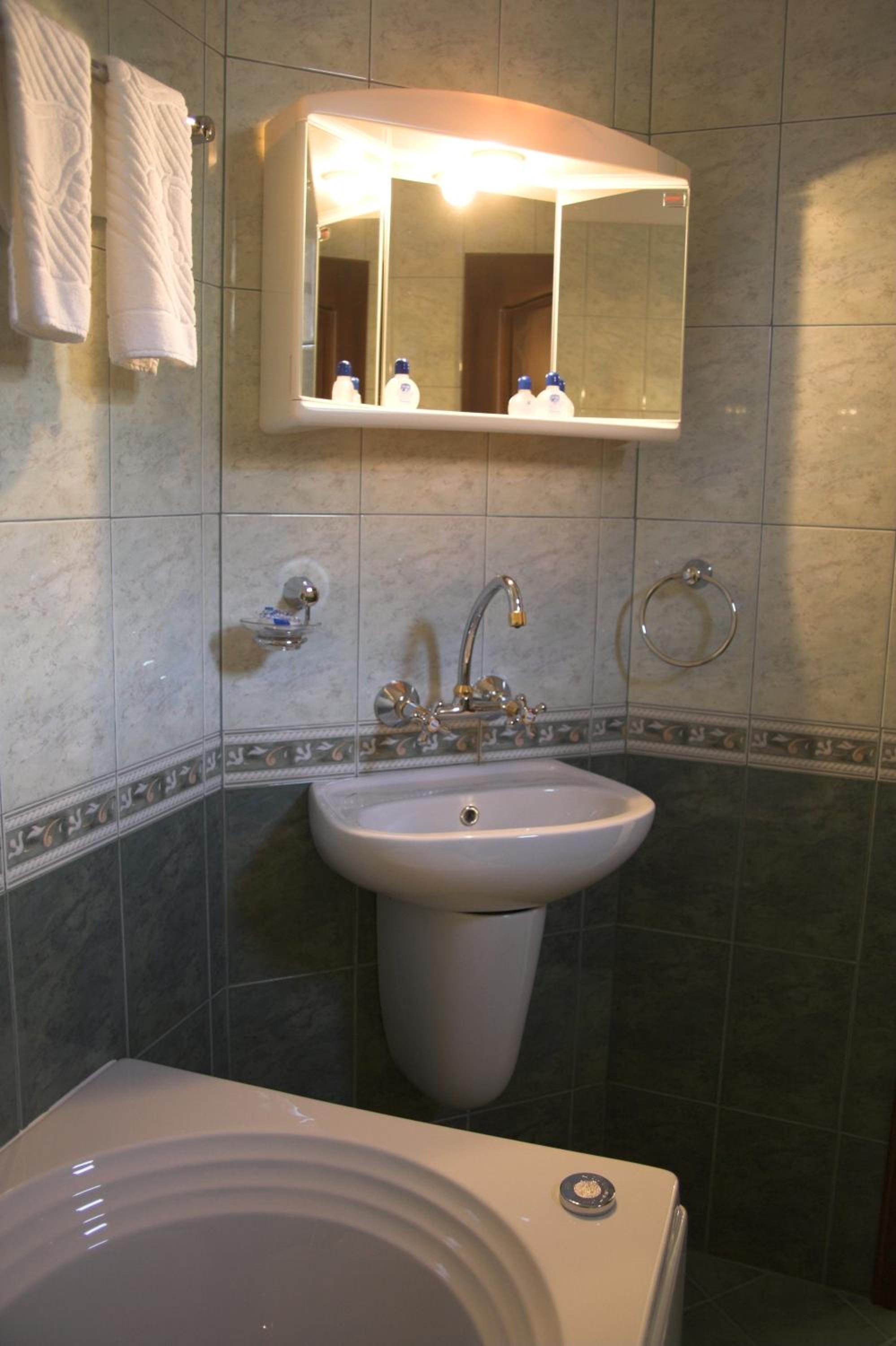 Double or Twin Room with Balcony - Photo 3