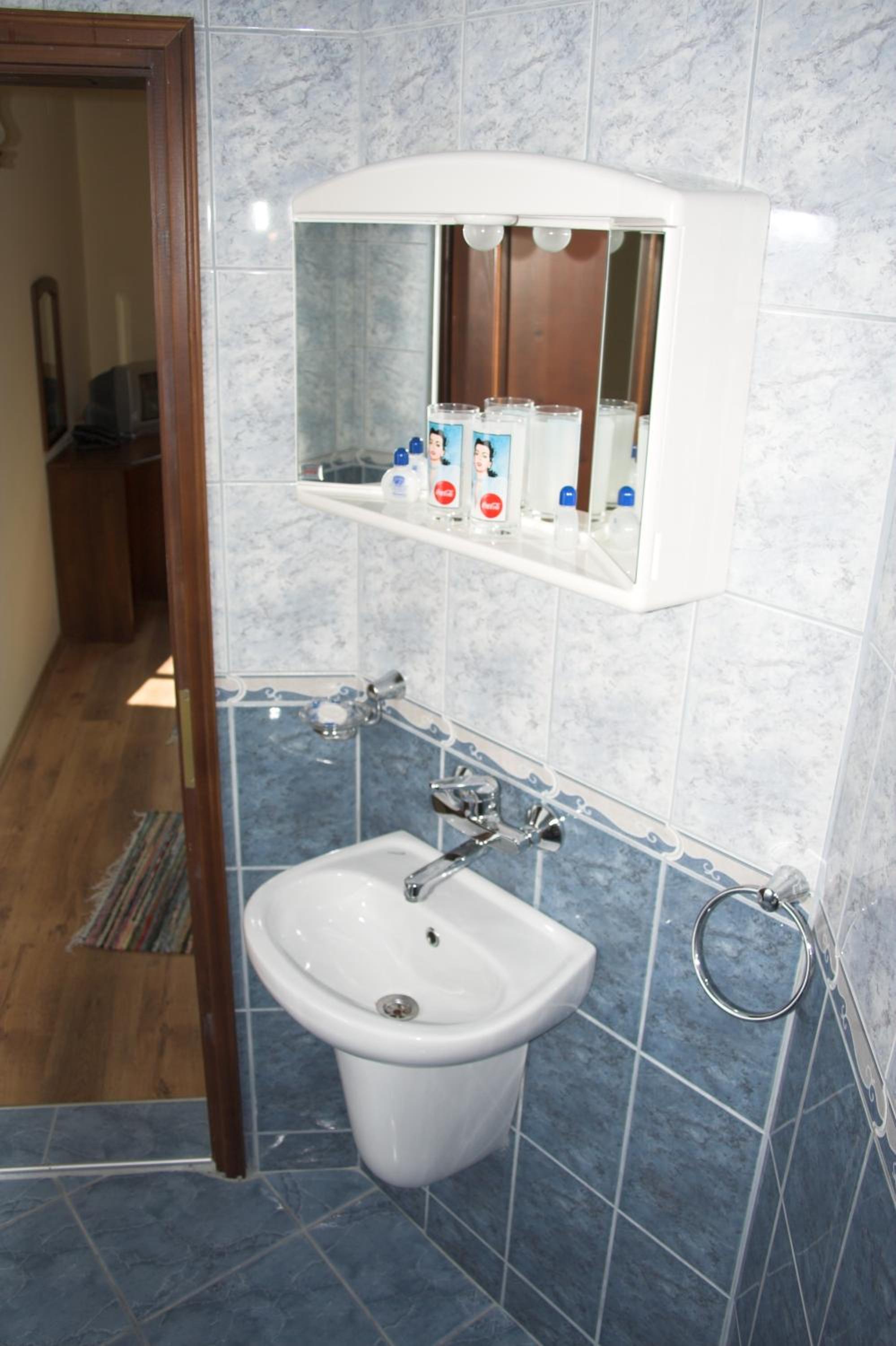 Double or Twin Room with Balcony - Photo 4