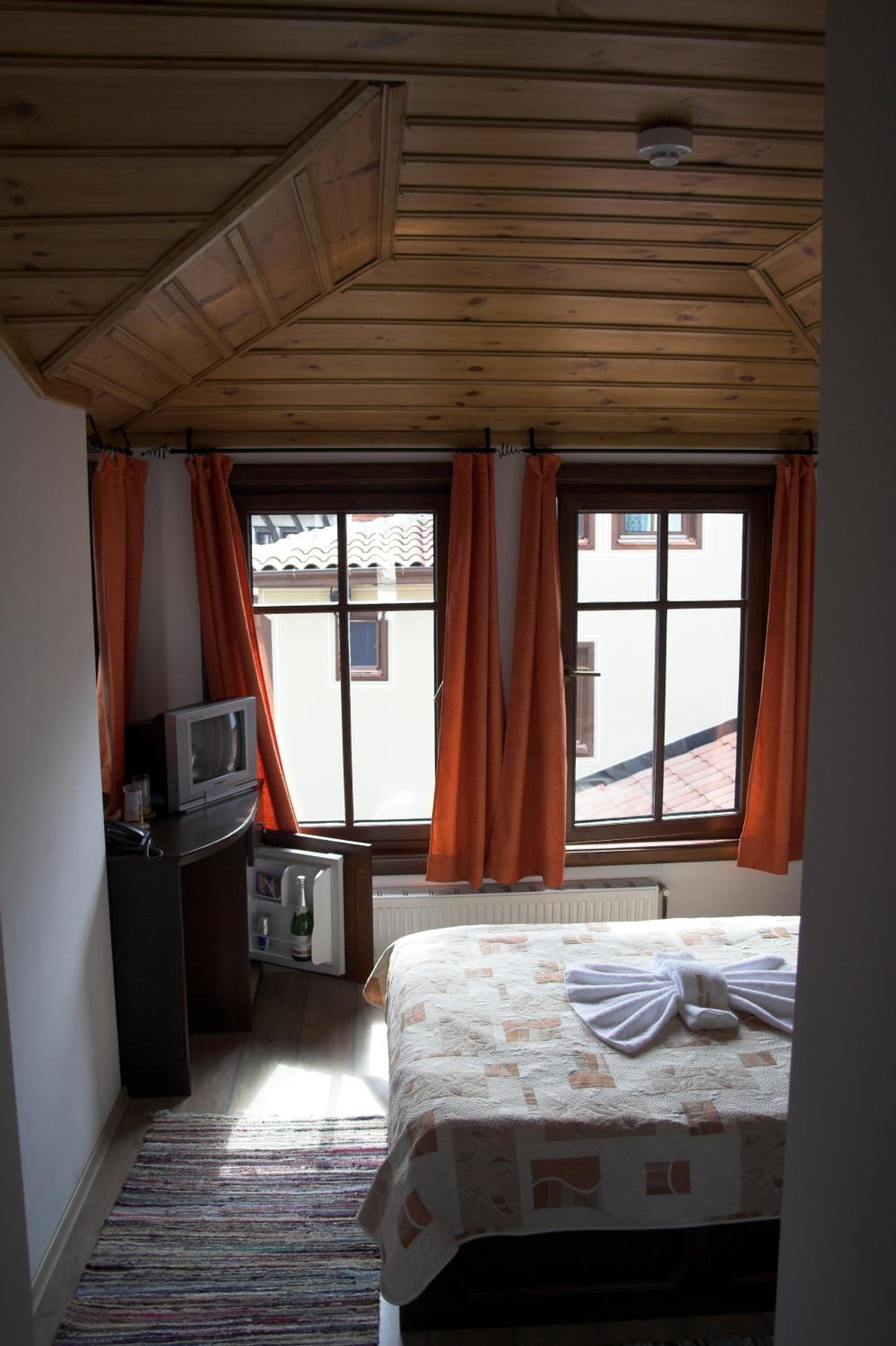 Double or Twin Room with Balcony - Photo 5