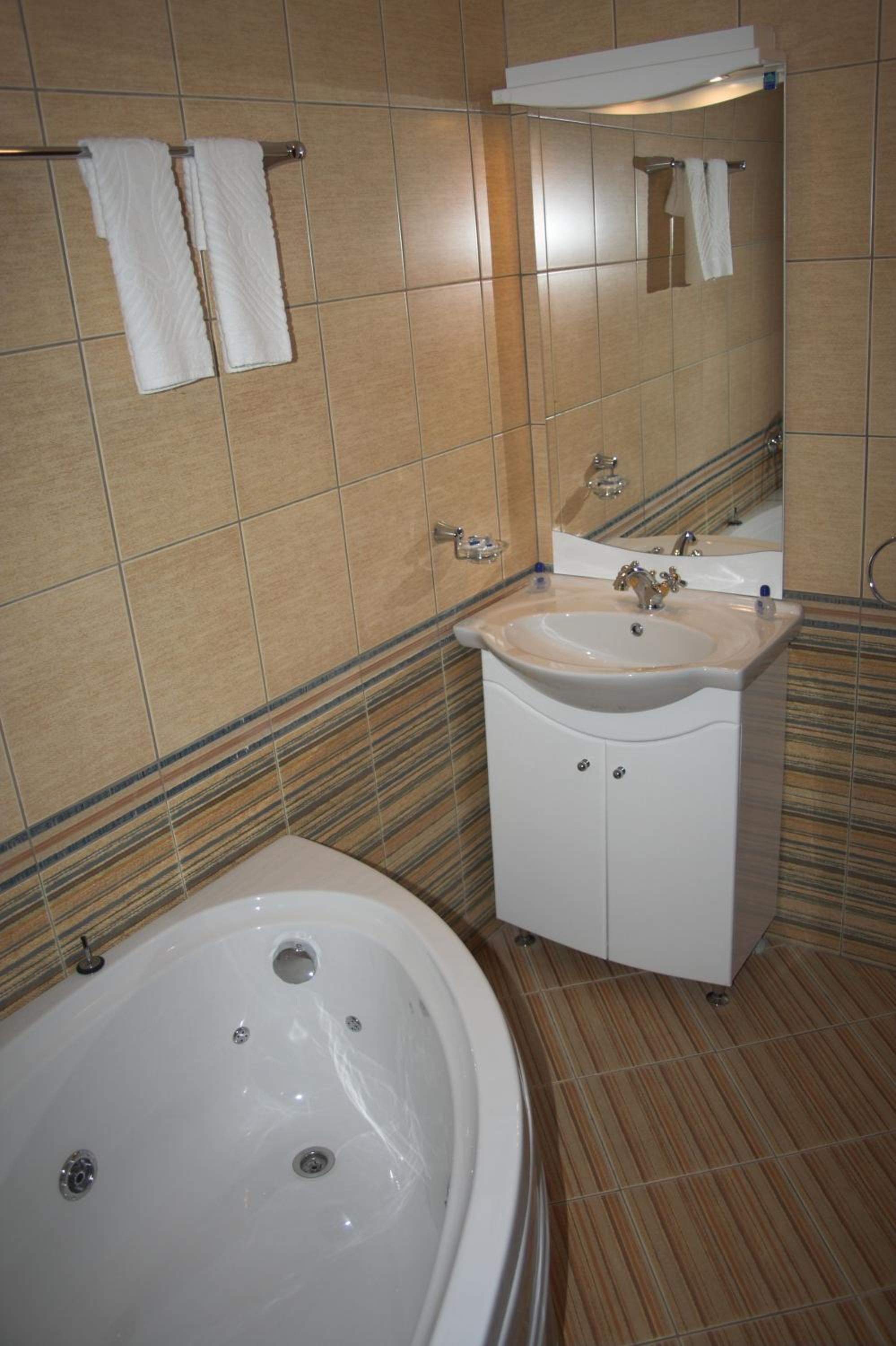 Junior Suite with Balcony - Photo 6