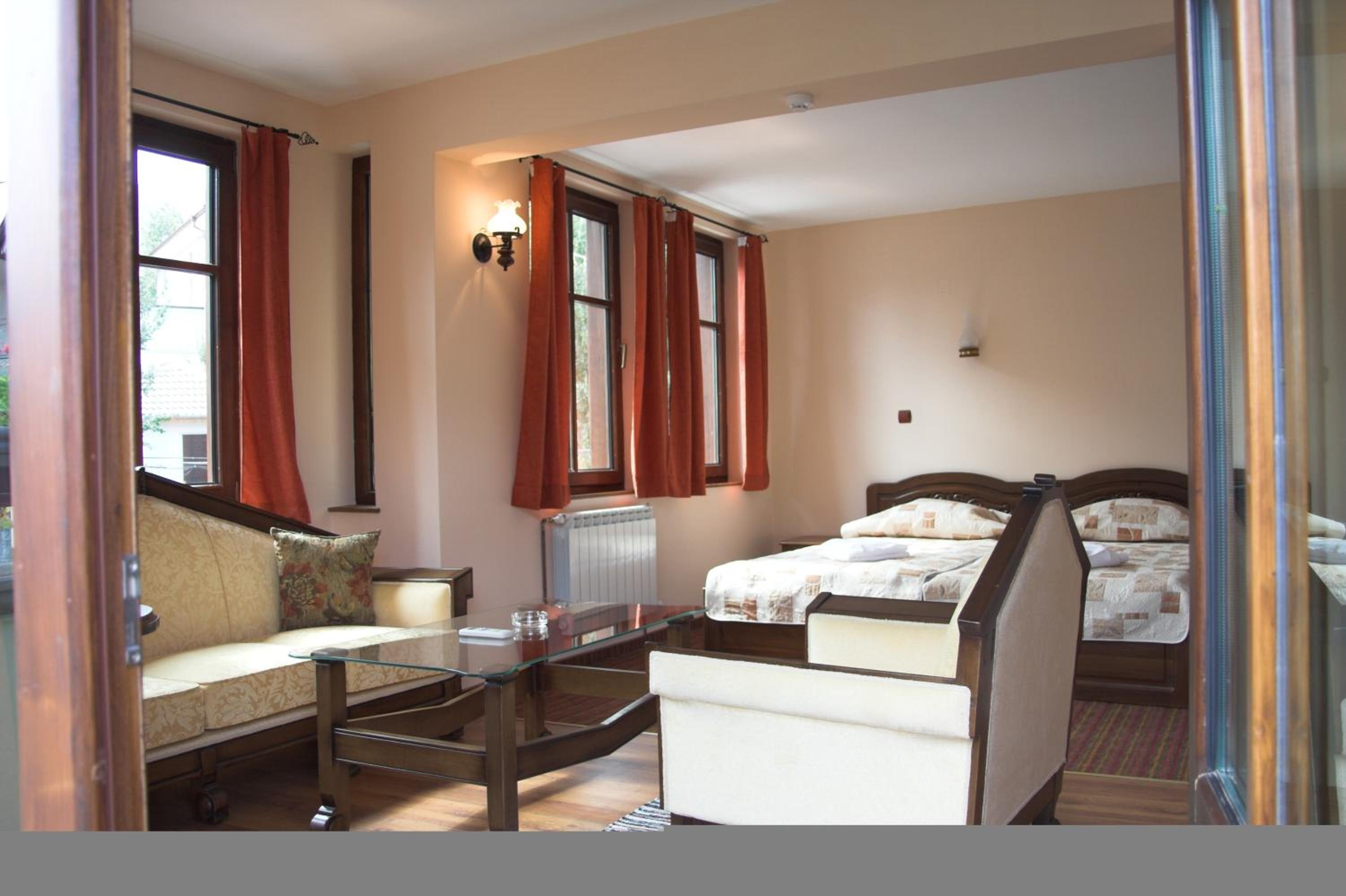 Junior Suite with Balcony - Photo 2
