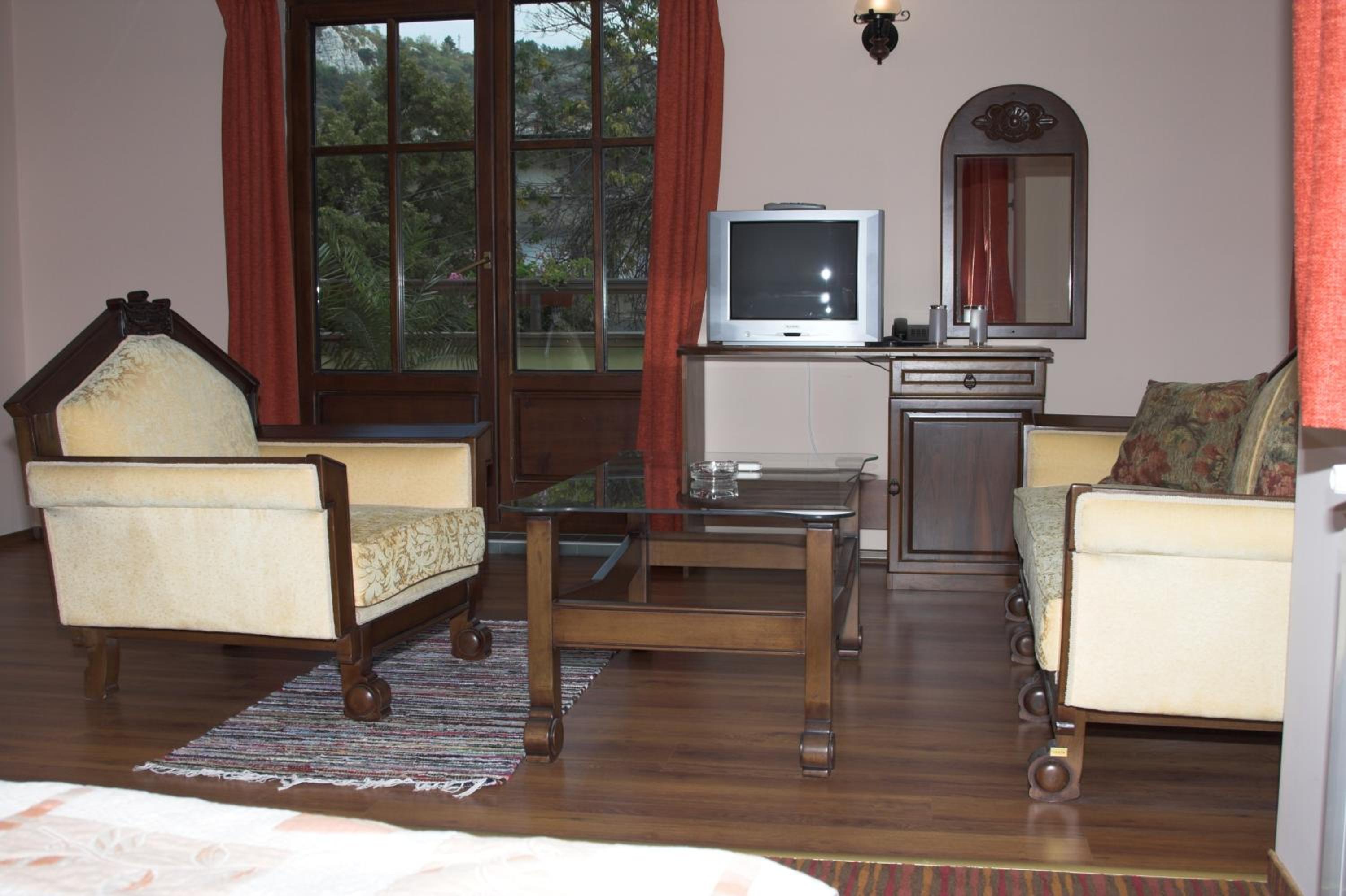 Junior Suite with Balcony - Photo 4
