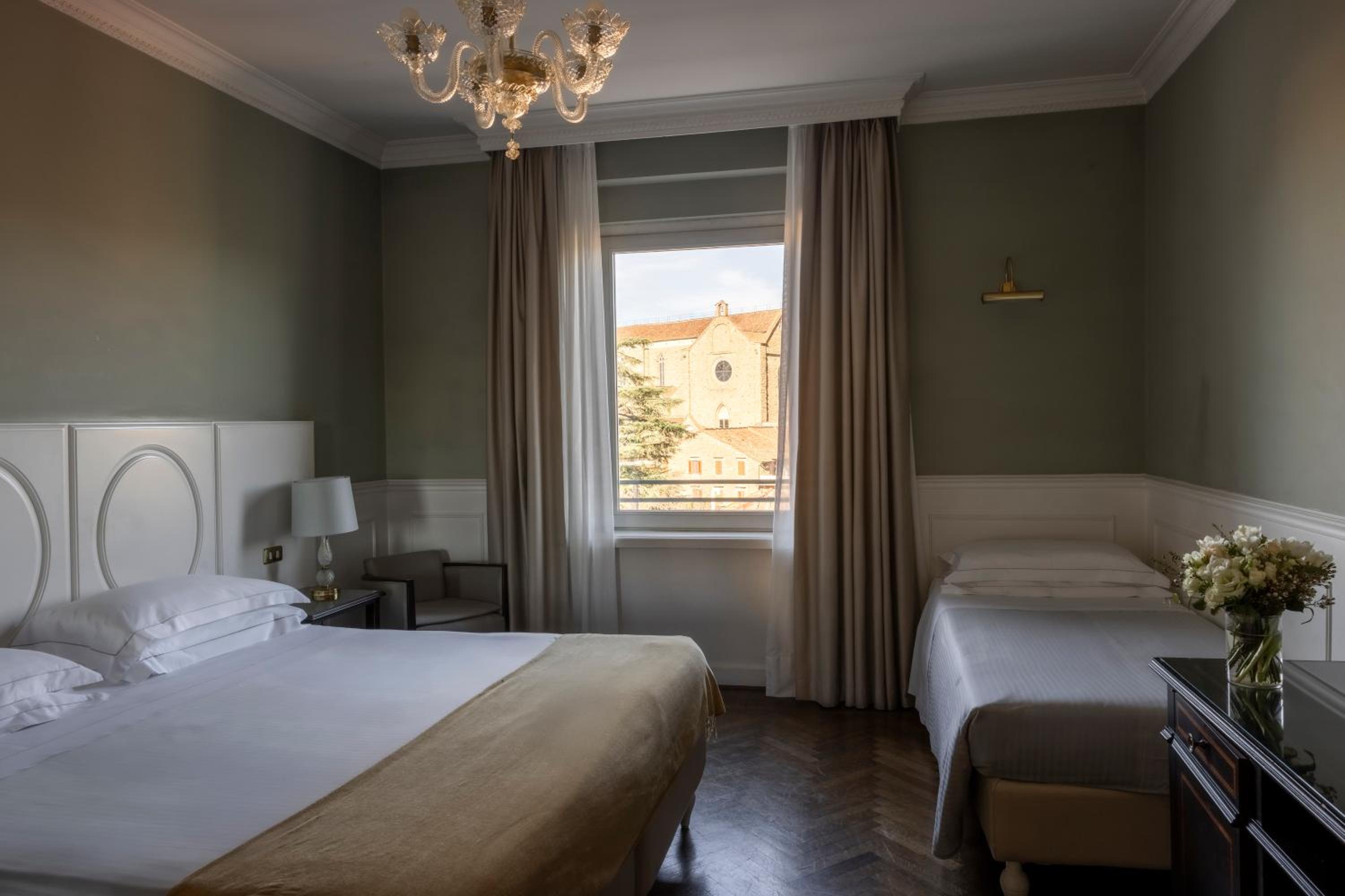 Triple Room with View thumbnail 5