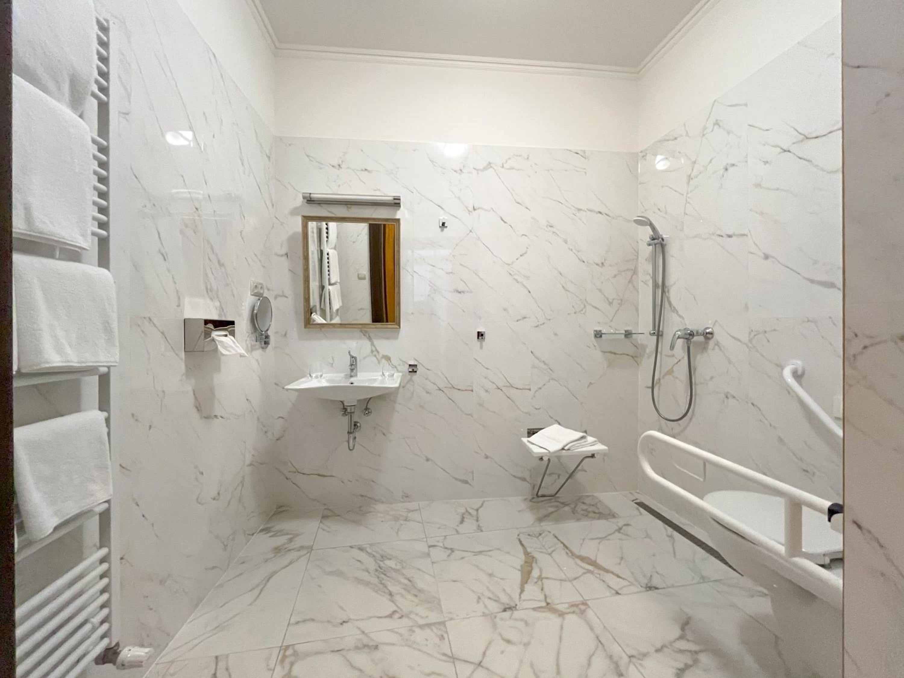 King Room - Disability Access photo 1