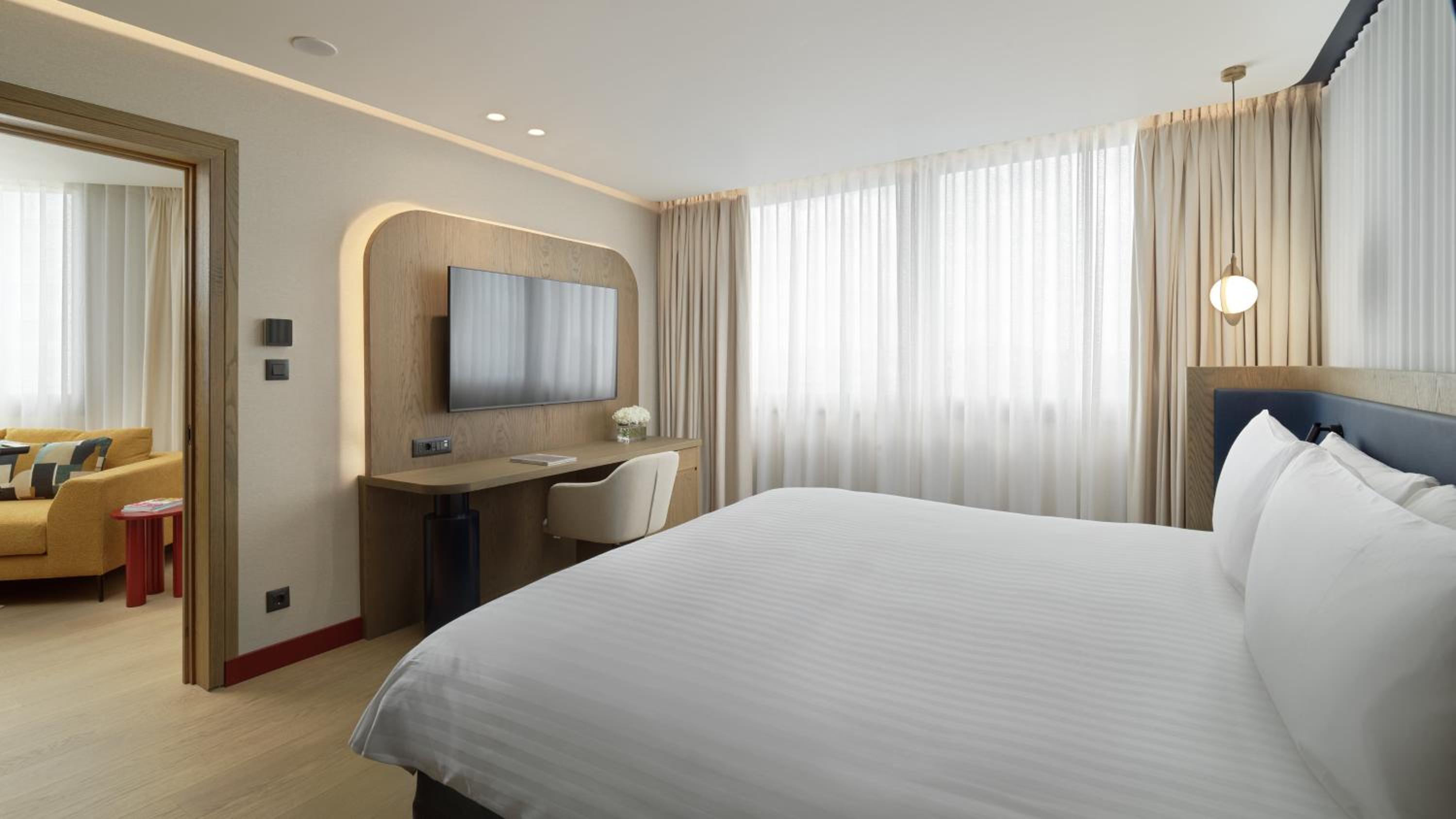 One Bedroom King Suite Club Access Acropolis View with Balcony photo 3