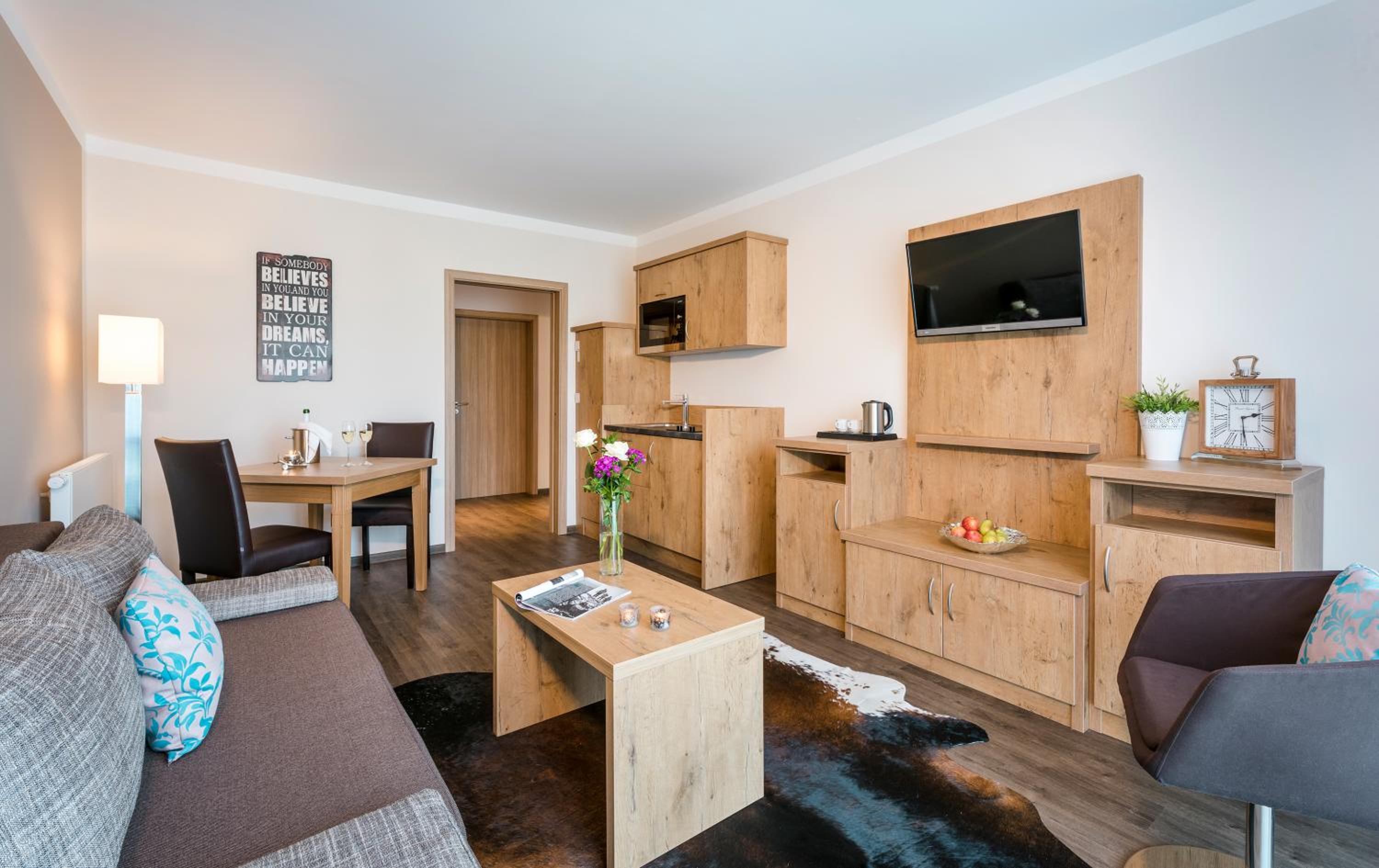 One-Bedroom Suite - Photo 10