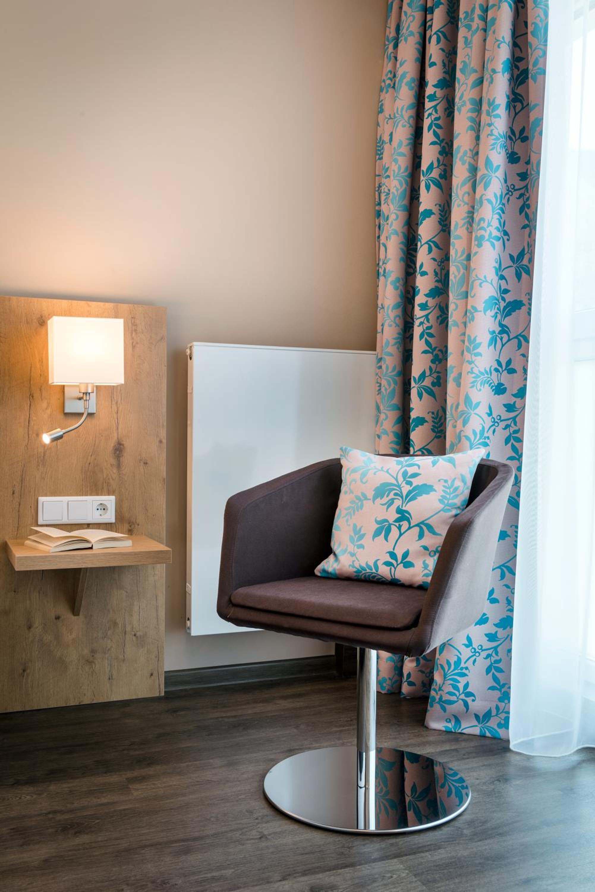 One-Bedroom Suite - Photo 11