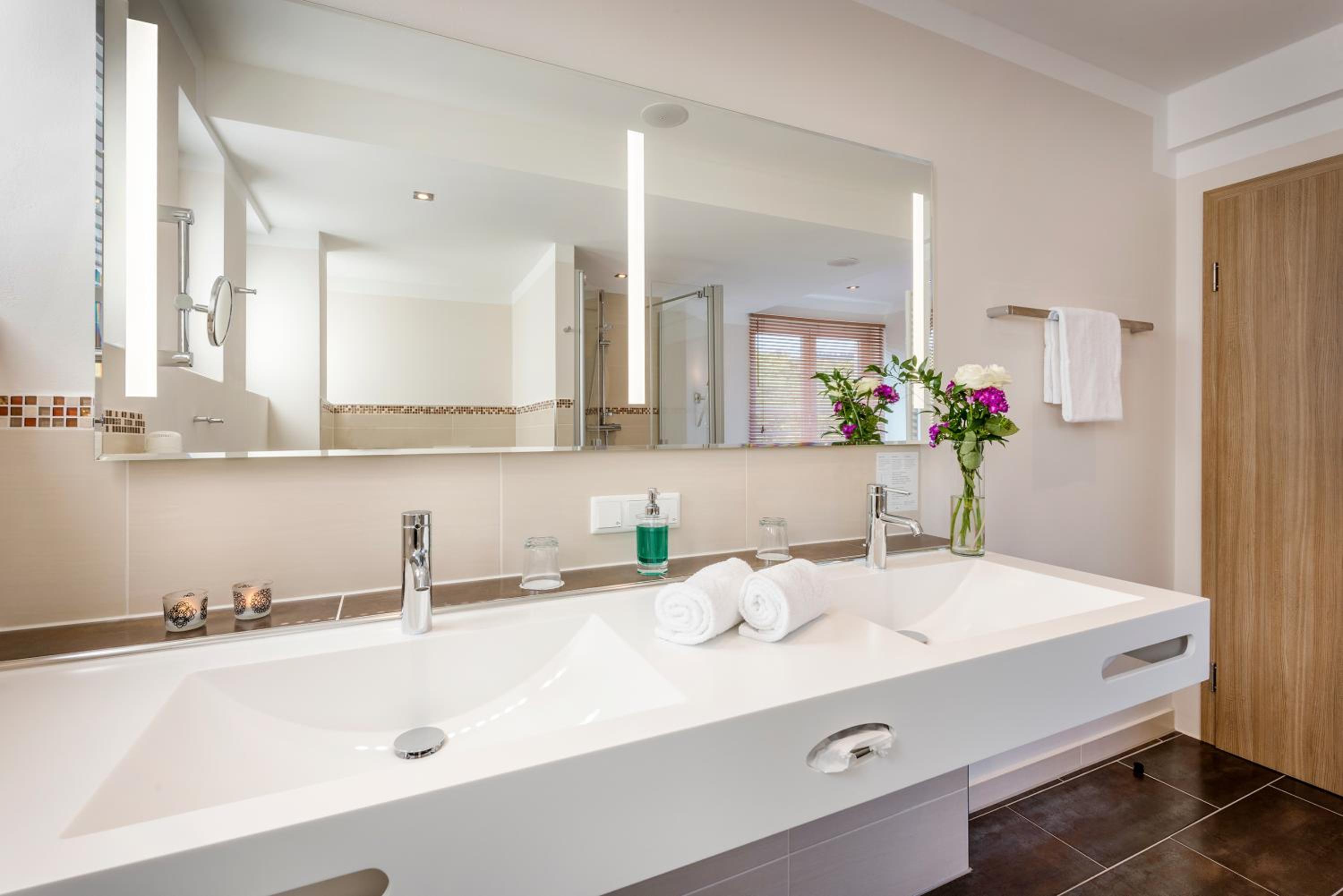 One-Bedroom Suite - Photo 3