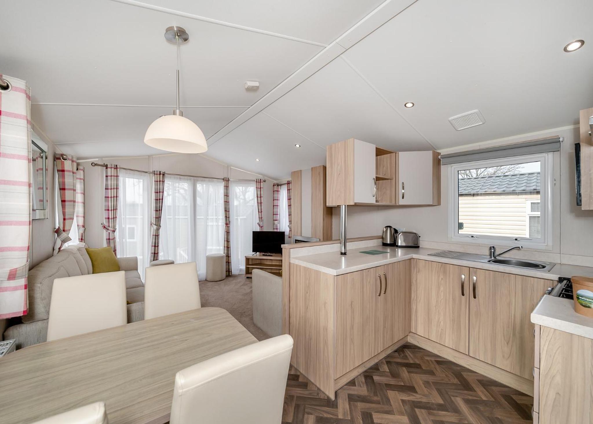 Mobile Home 9 photo 2