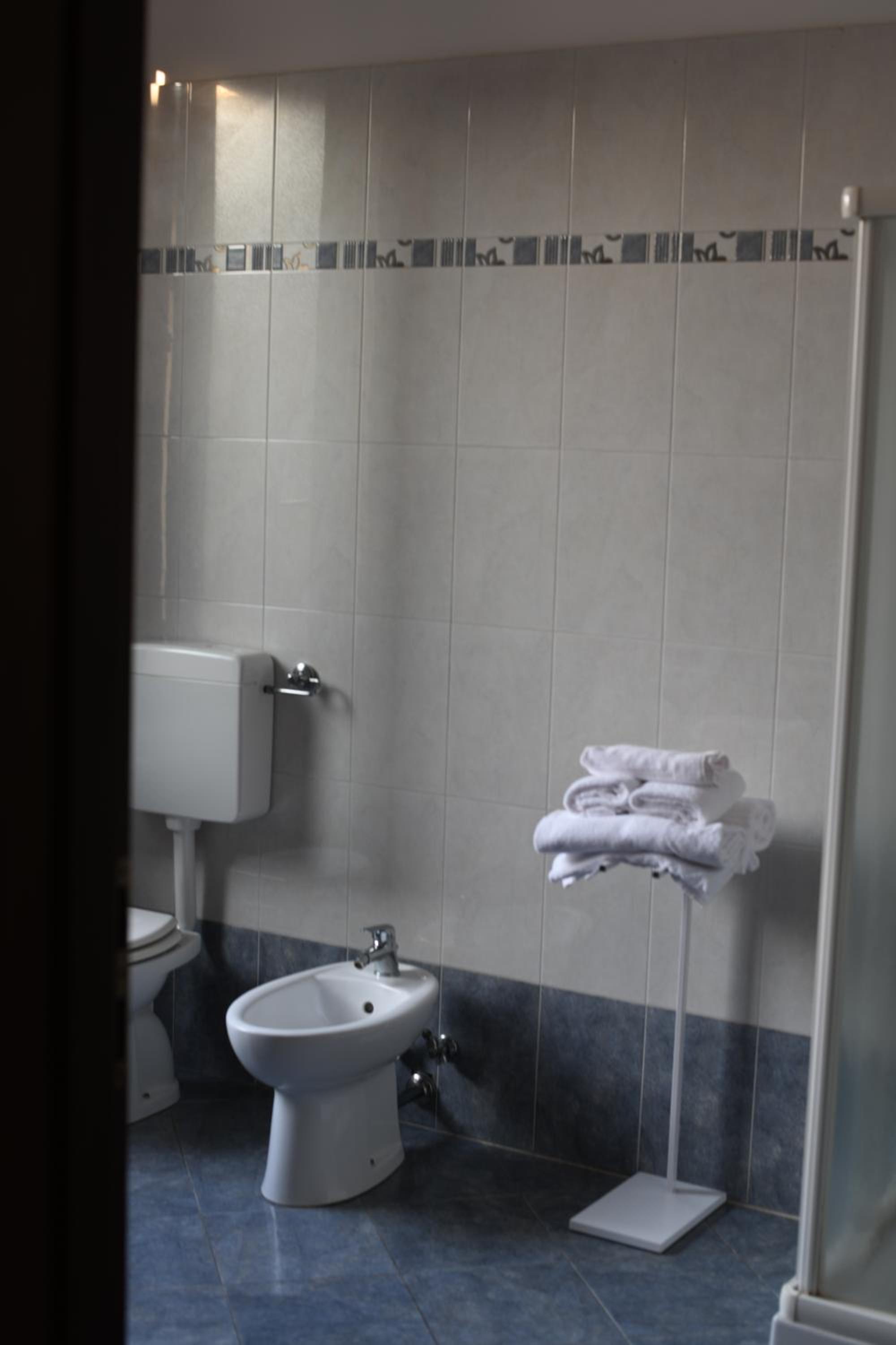 Triple Room with Private Bathroom - Photo 2