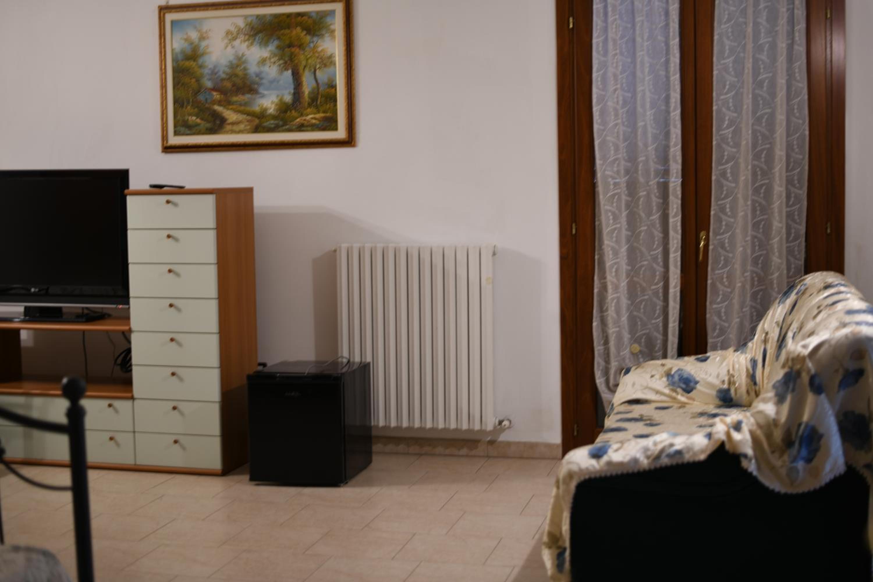 Triple Room with Private Bathroom - Photo 3