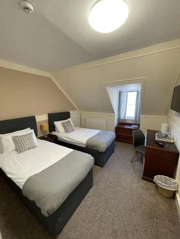 Twin Room with Private Bathroom - Photo 2