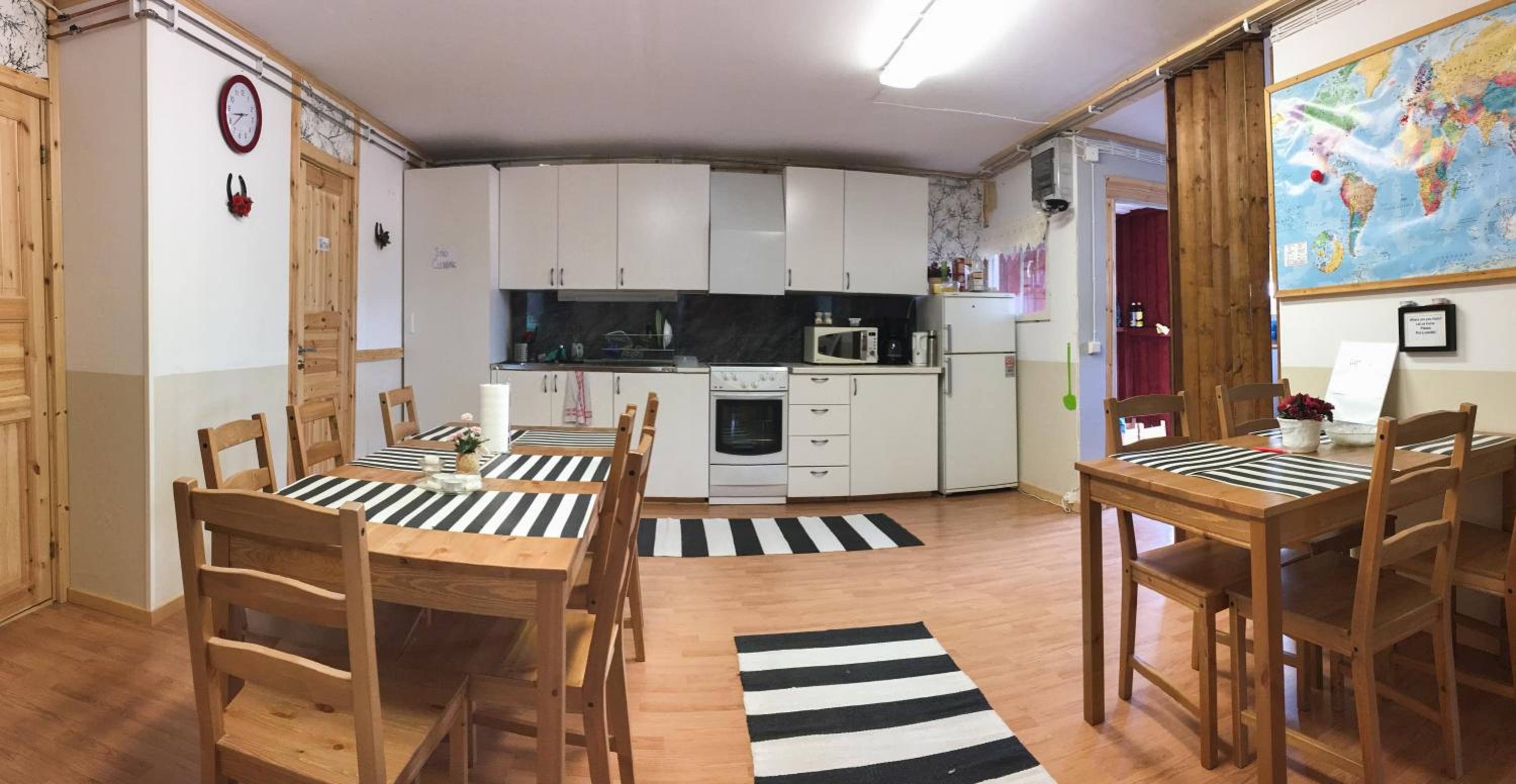 Small Twin Room - Photo 4