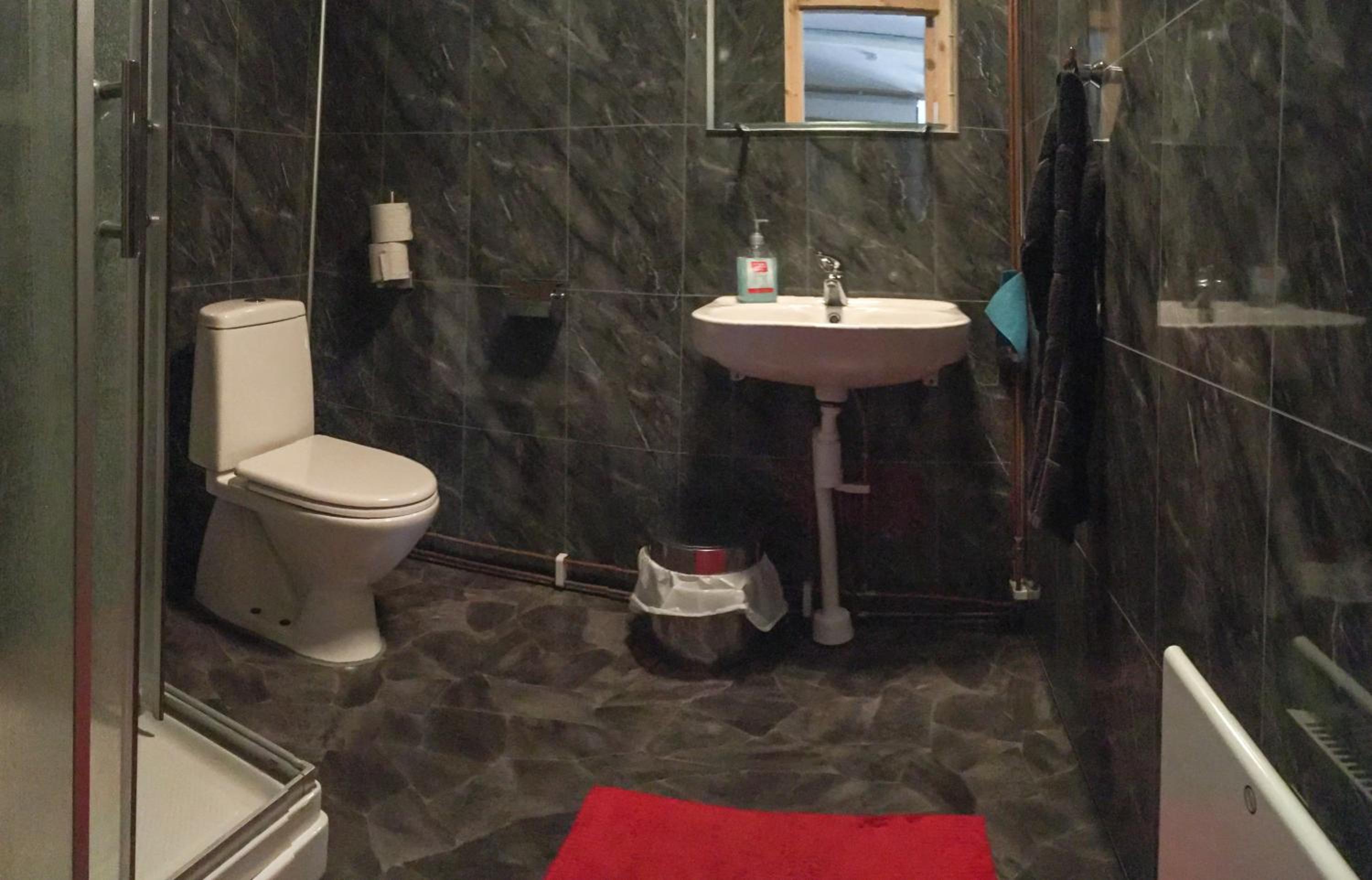 Small Twin Room - Photo 6