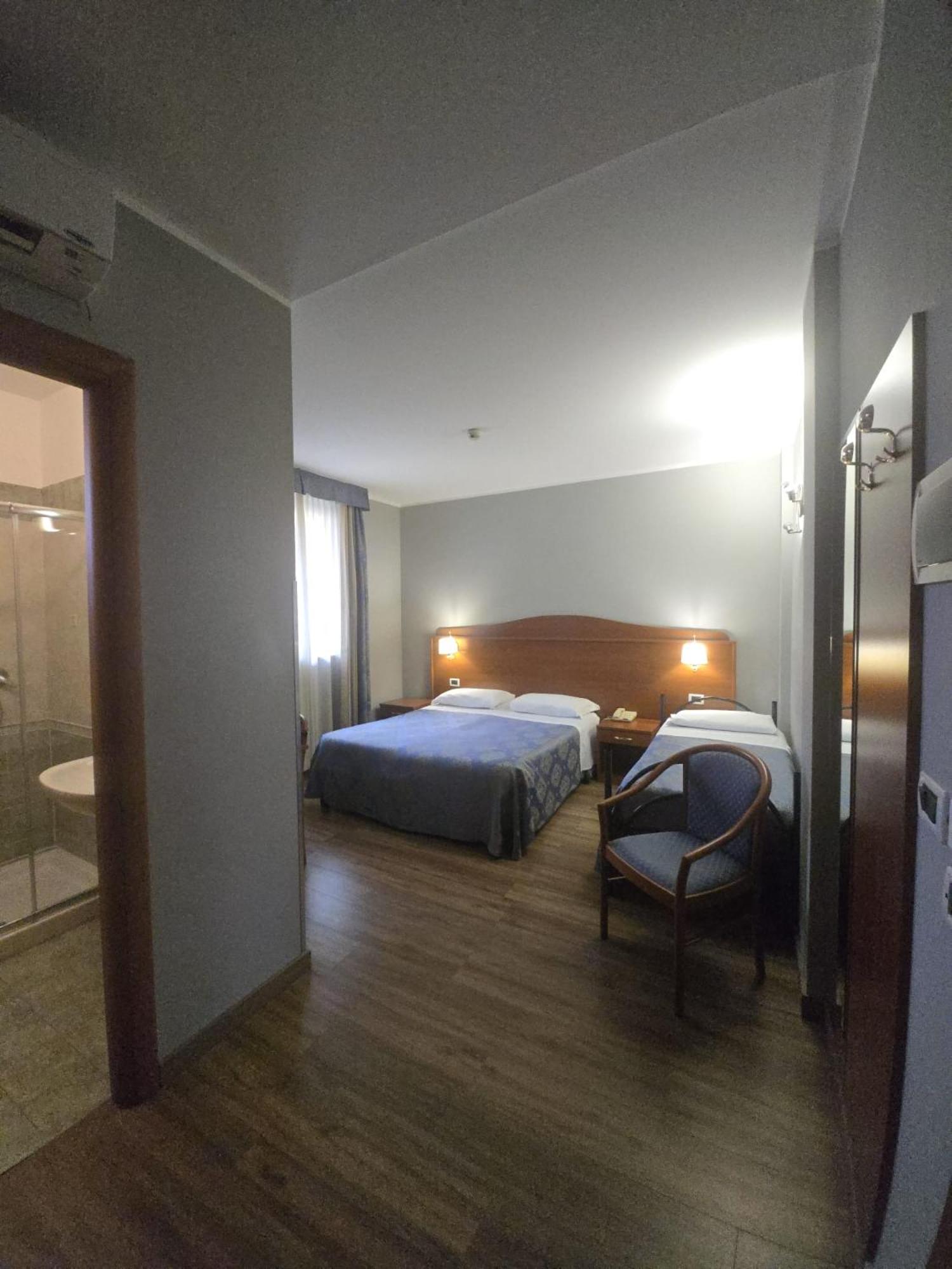 Classic Triple Room photo 2