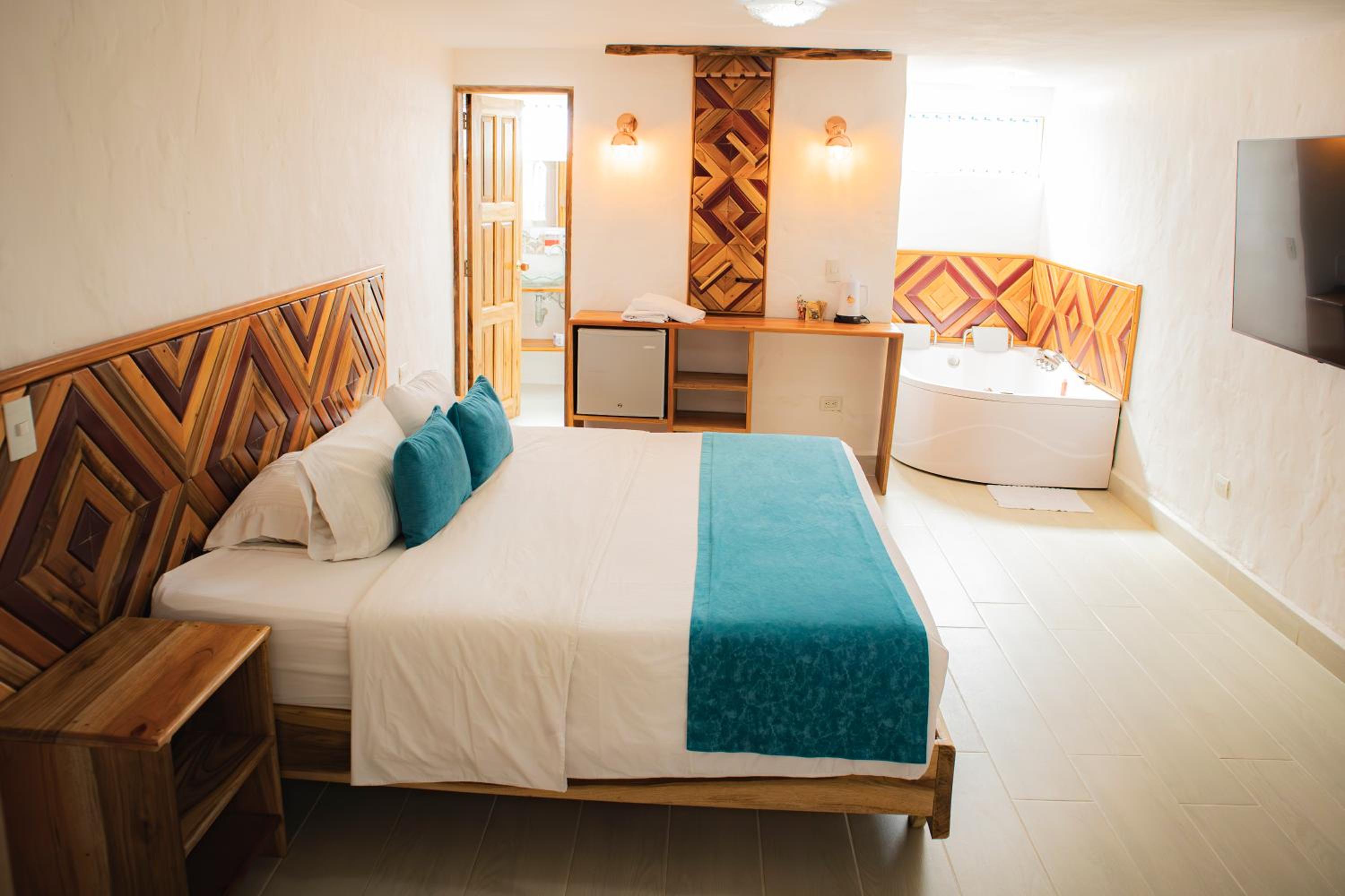 Deluxe Double Room with Bath photo 3