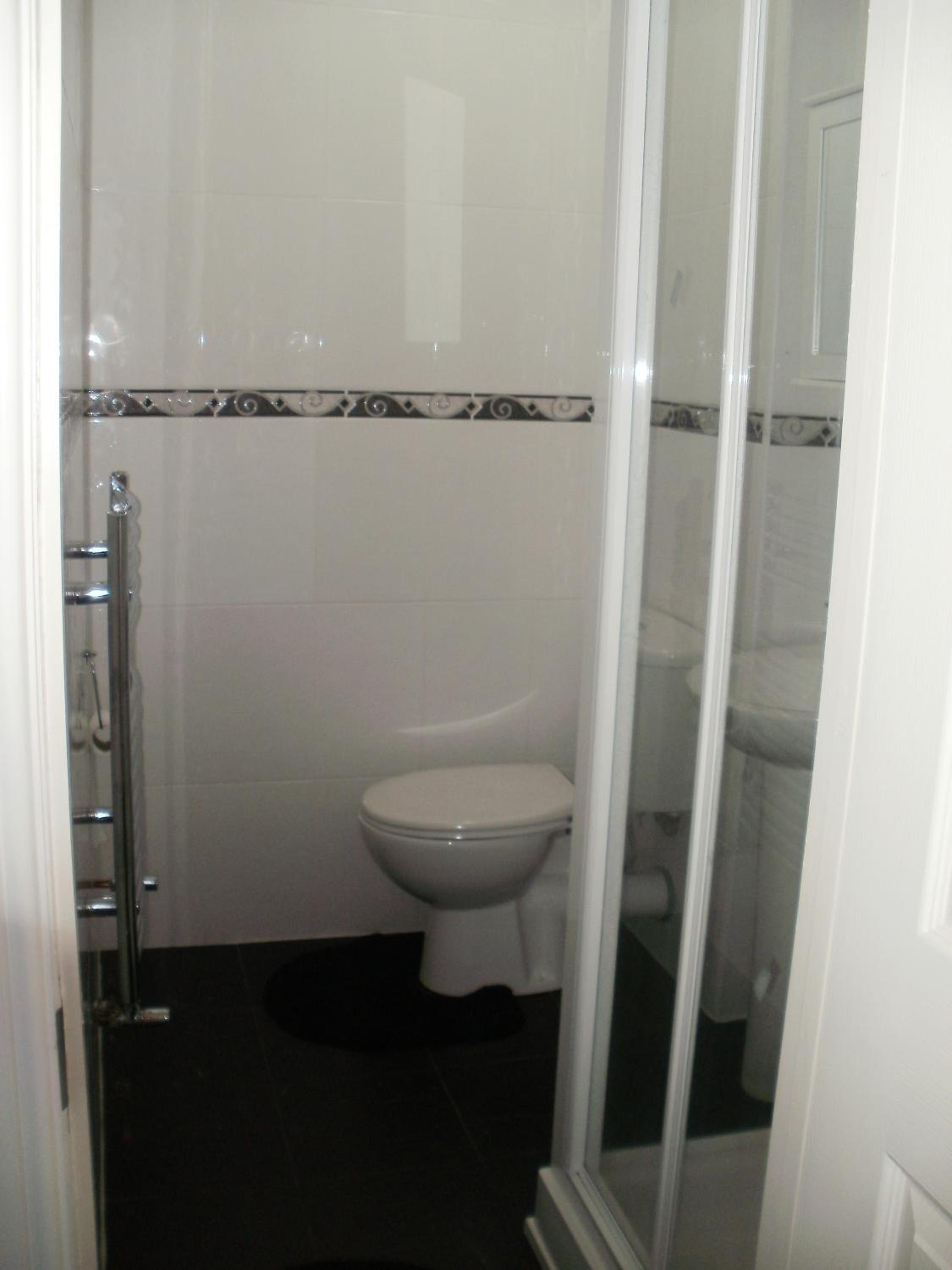 Double Room - Photo 6
