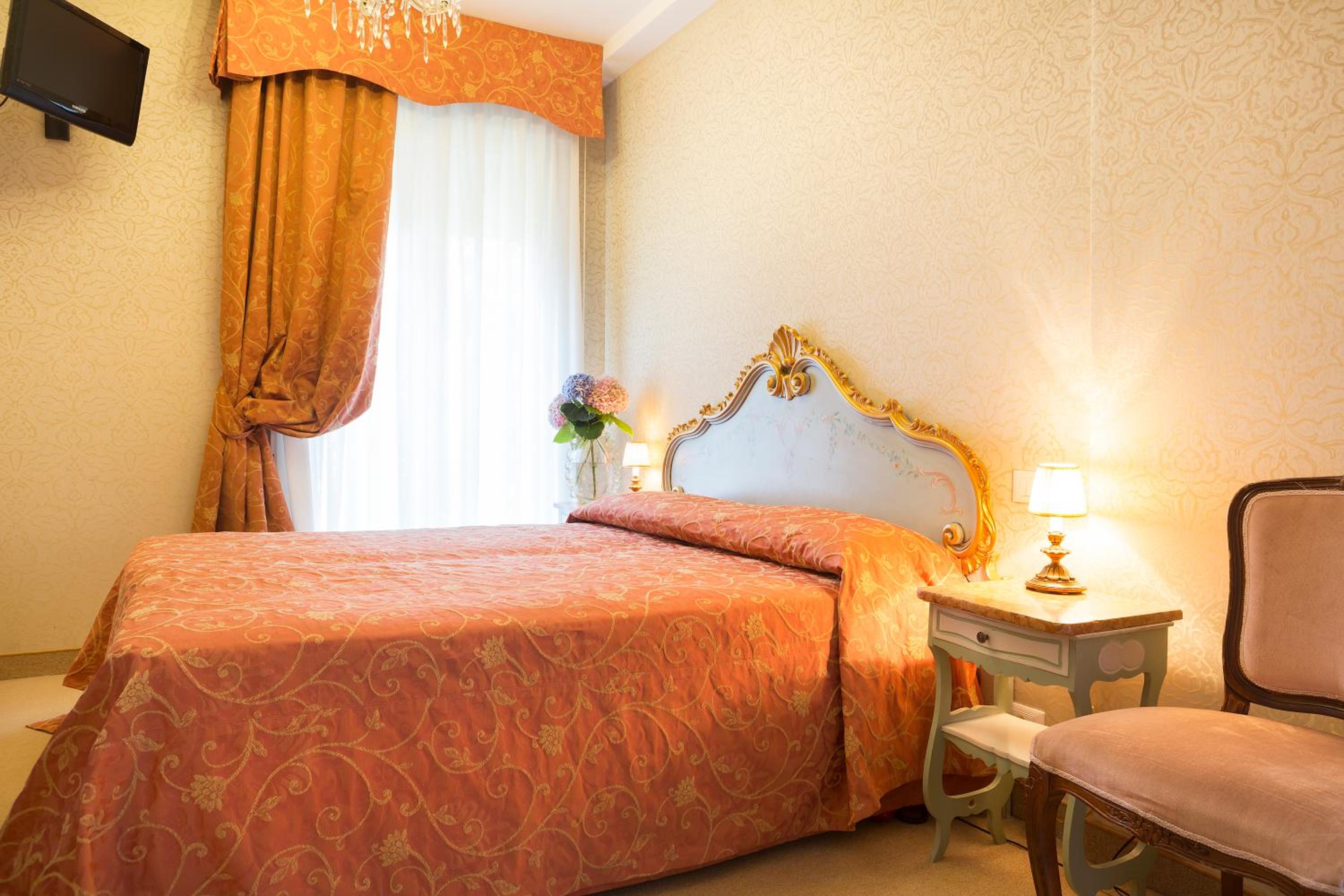 Standard Double Room - Photo 1