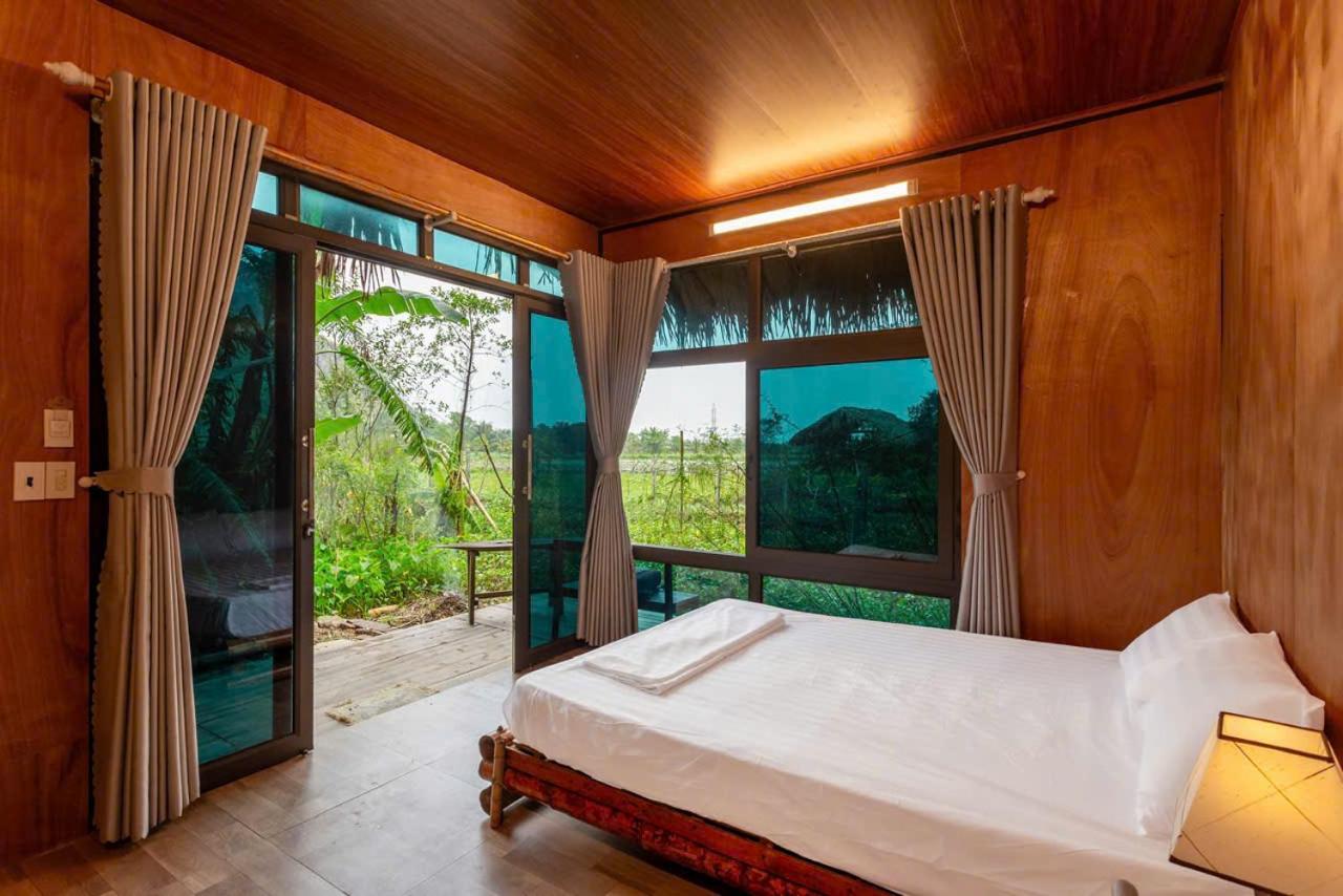 Bungalow with Garden View