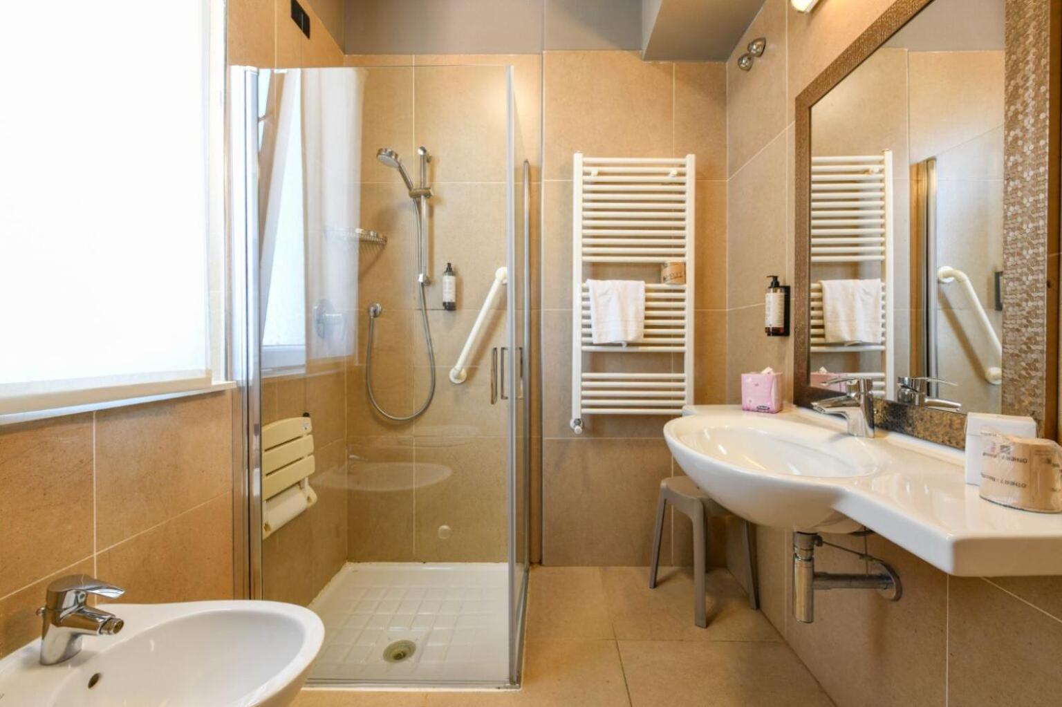 Comfort Queen Room with Balcony - Non-Smoking - Photo 1