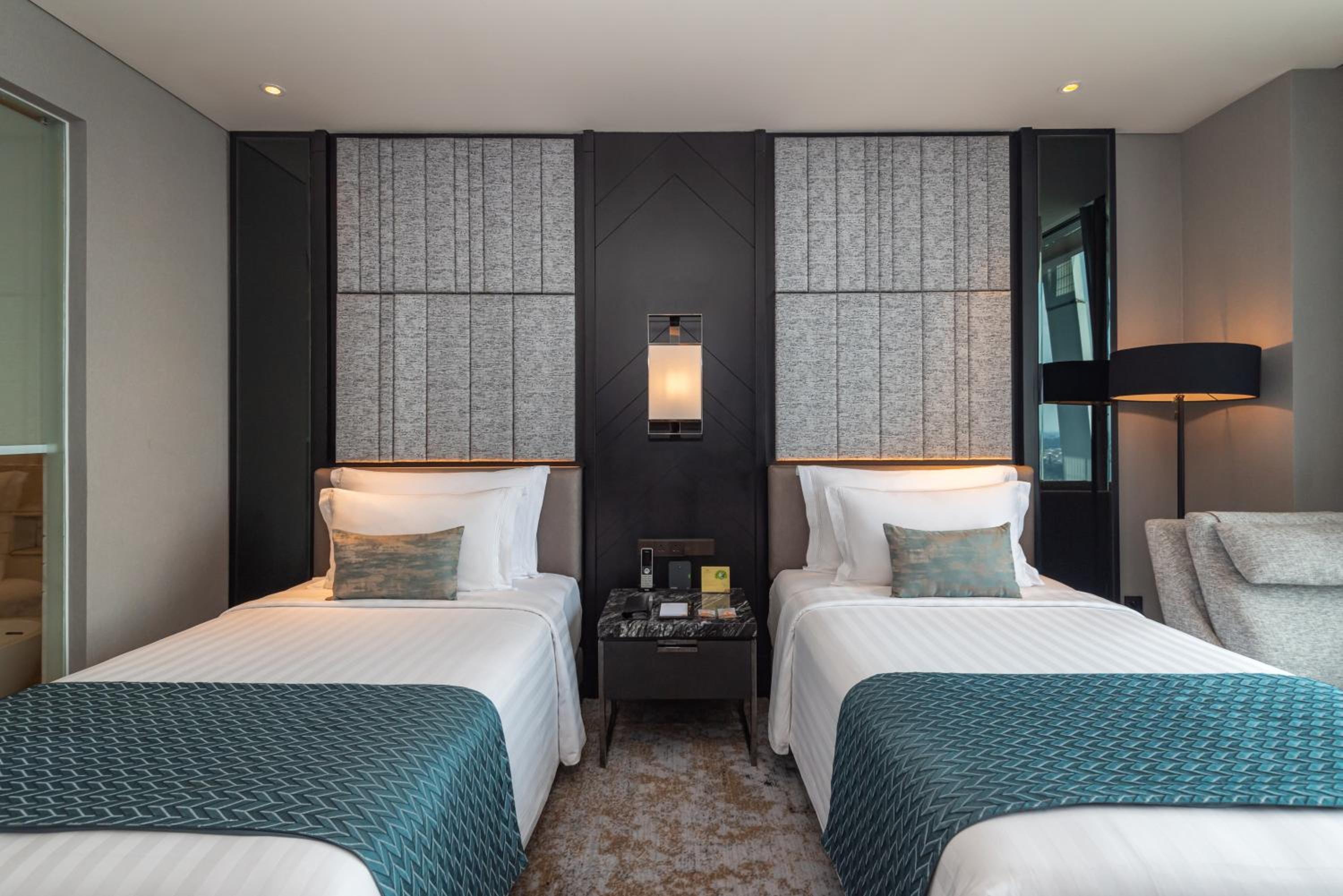 Premier Twin Room photo 2
