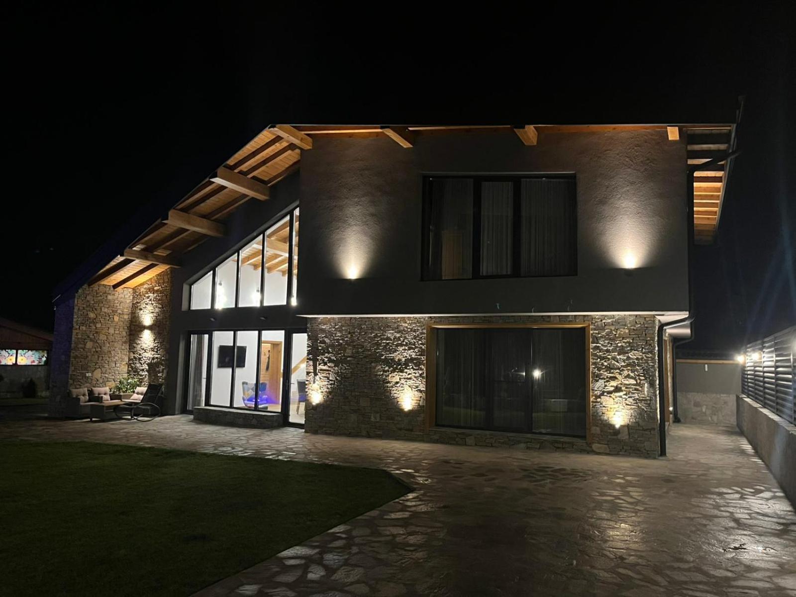 Three-Bedroom Villa photo 2