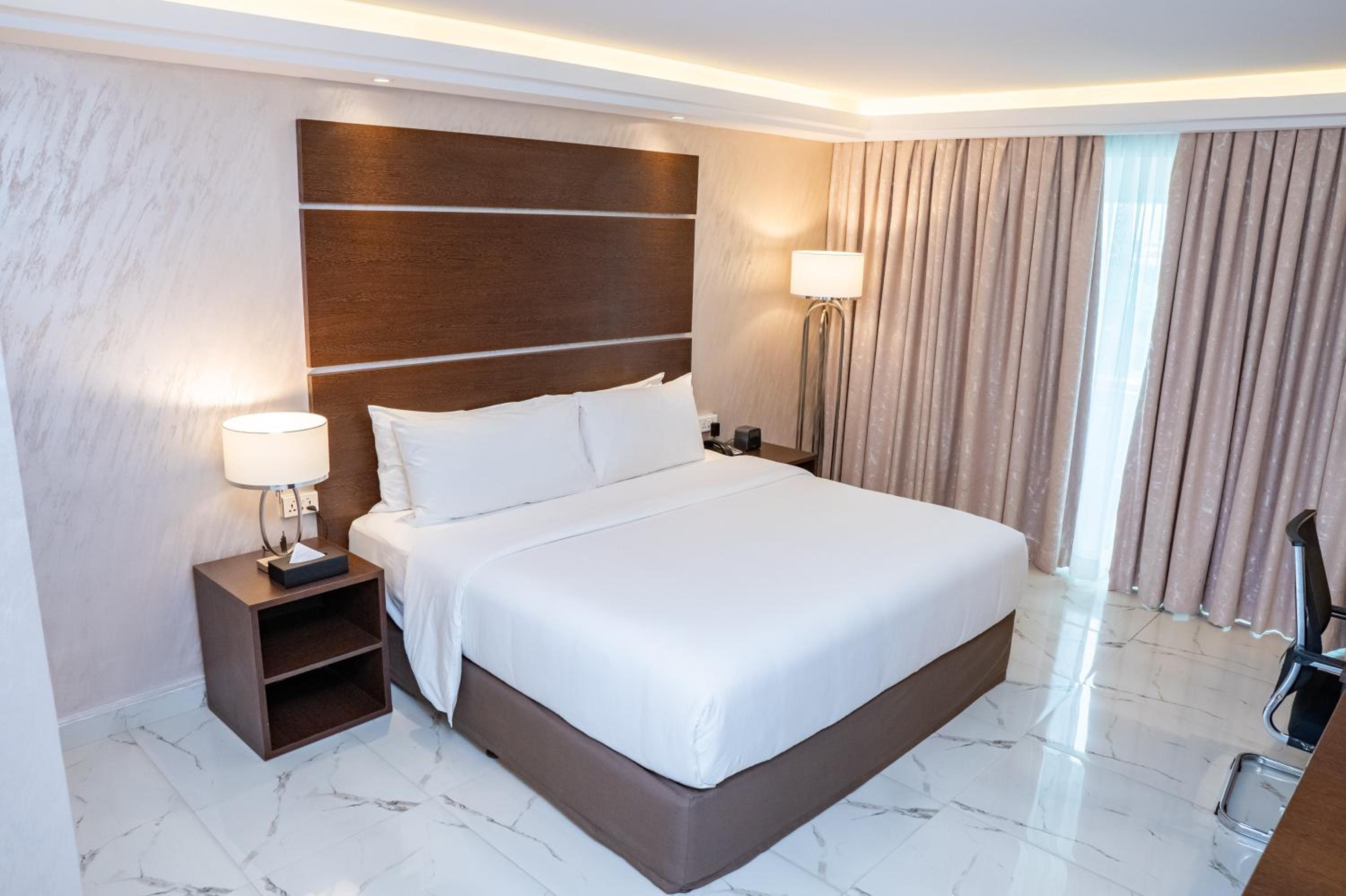 Deluxe King Room photo 2