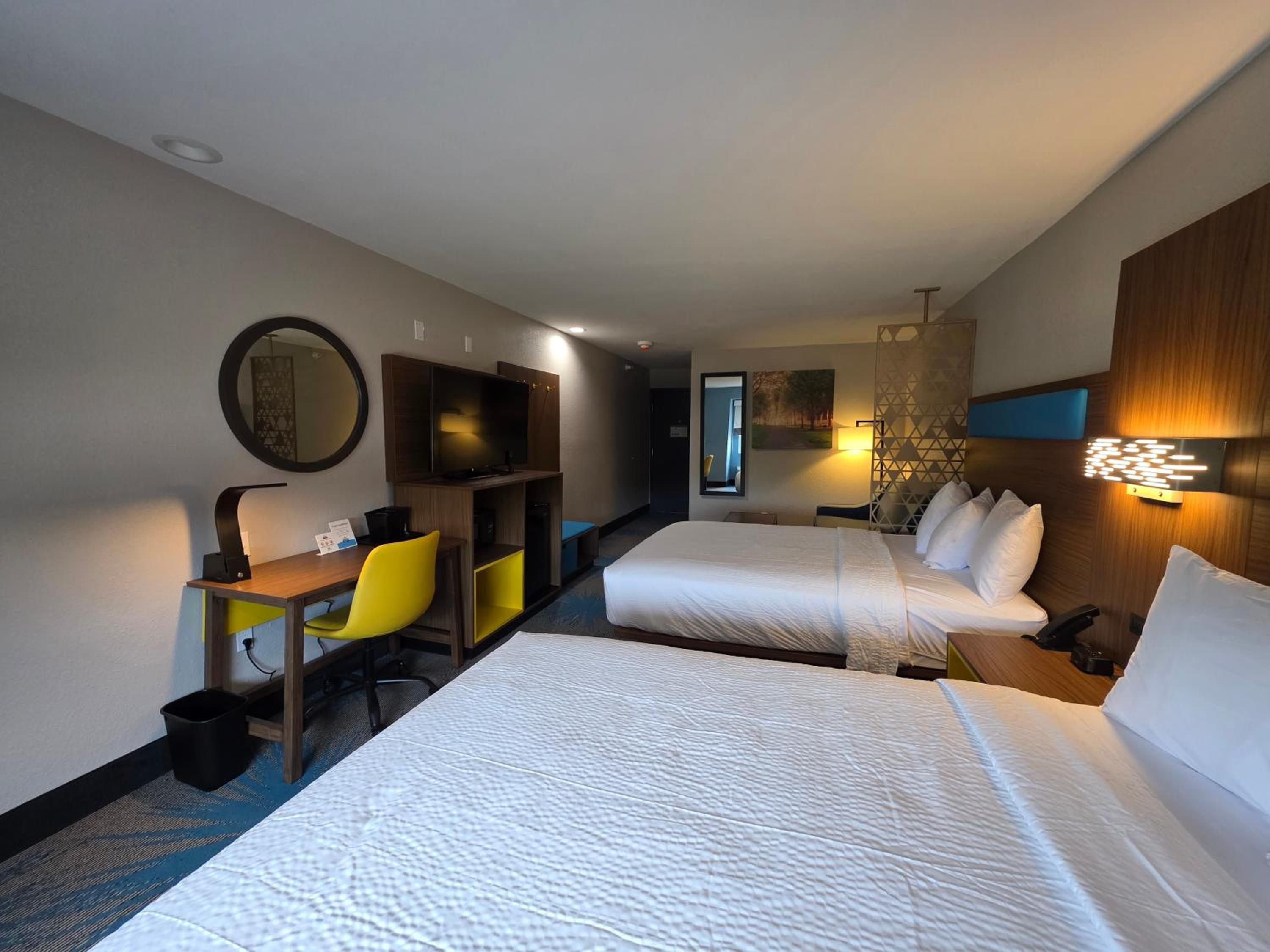 Studio Suite with Two Queen Beds - Non-Smoking - Photo 8