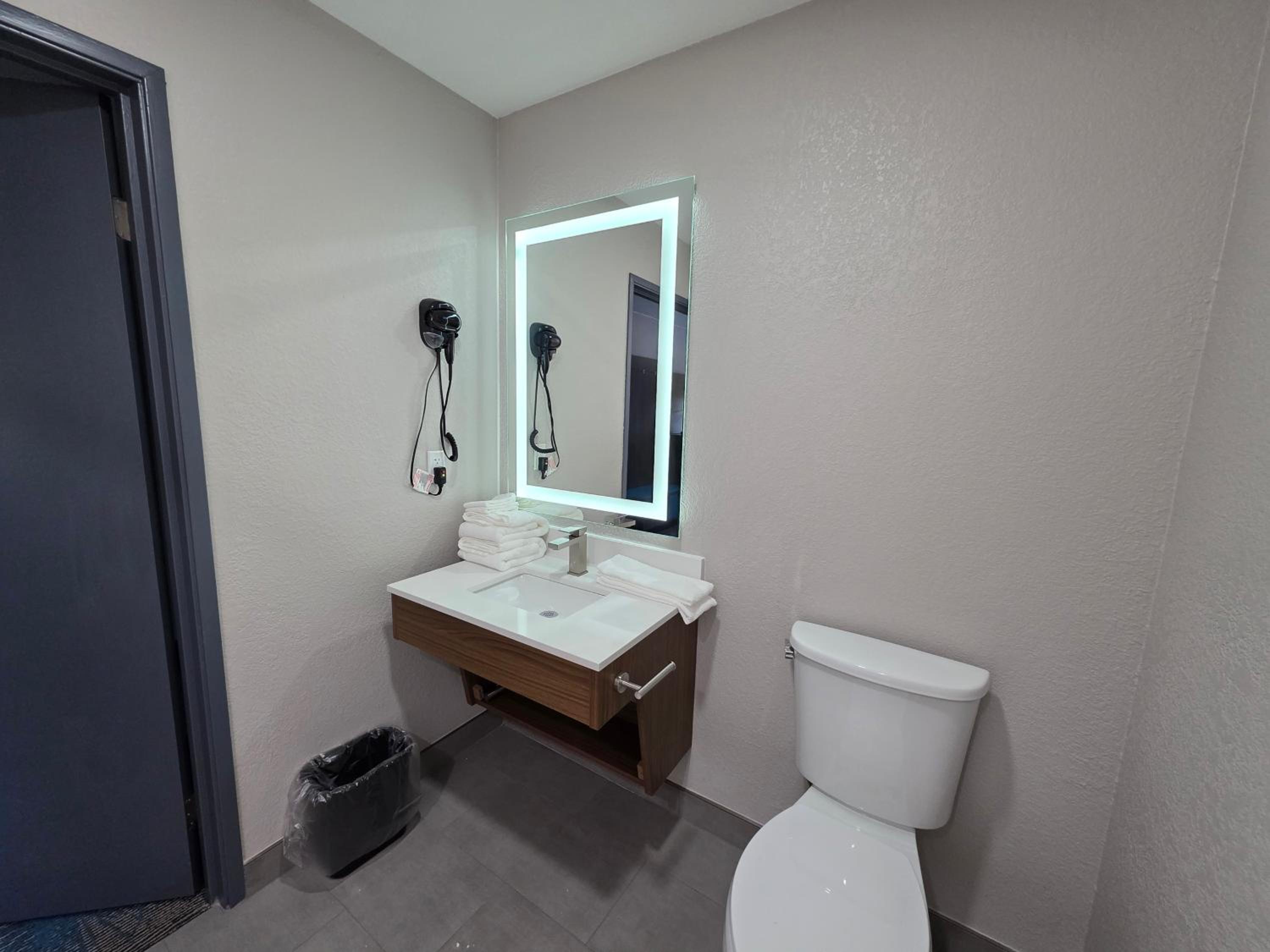 Deluxe Queen Room with Two Queen Beds - Mobility Accessible/Non-Smoking - Photo 1