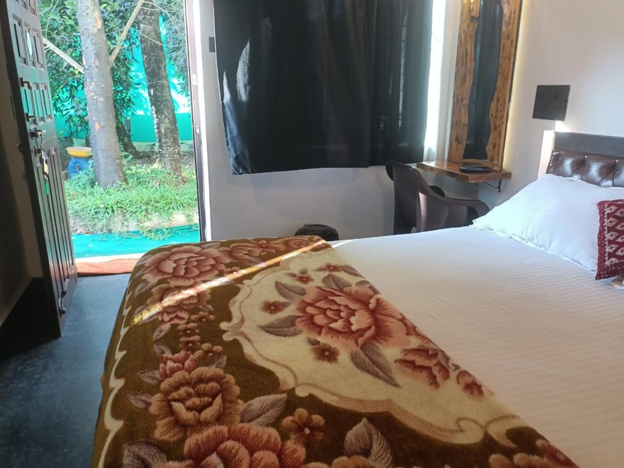 Deluxe Double Room with Shower
