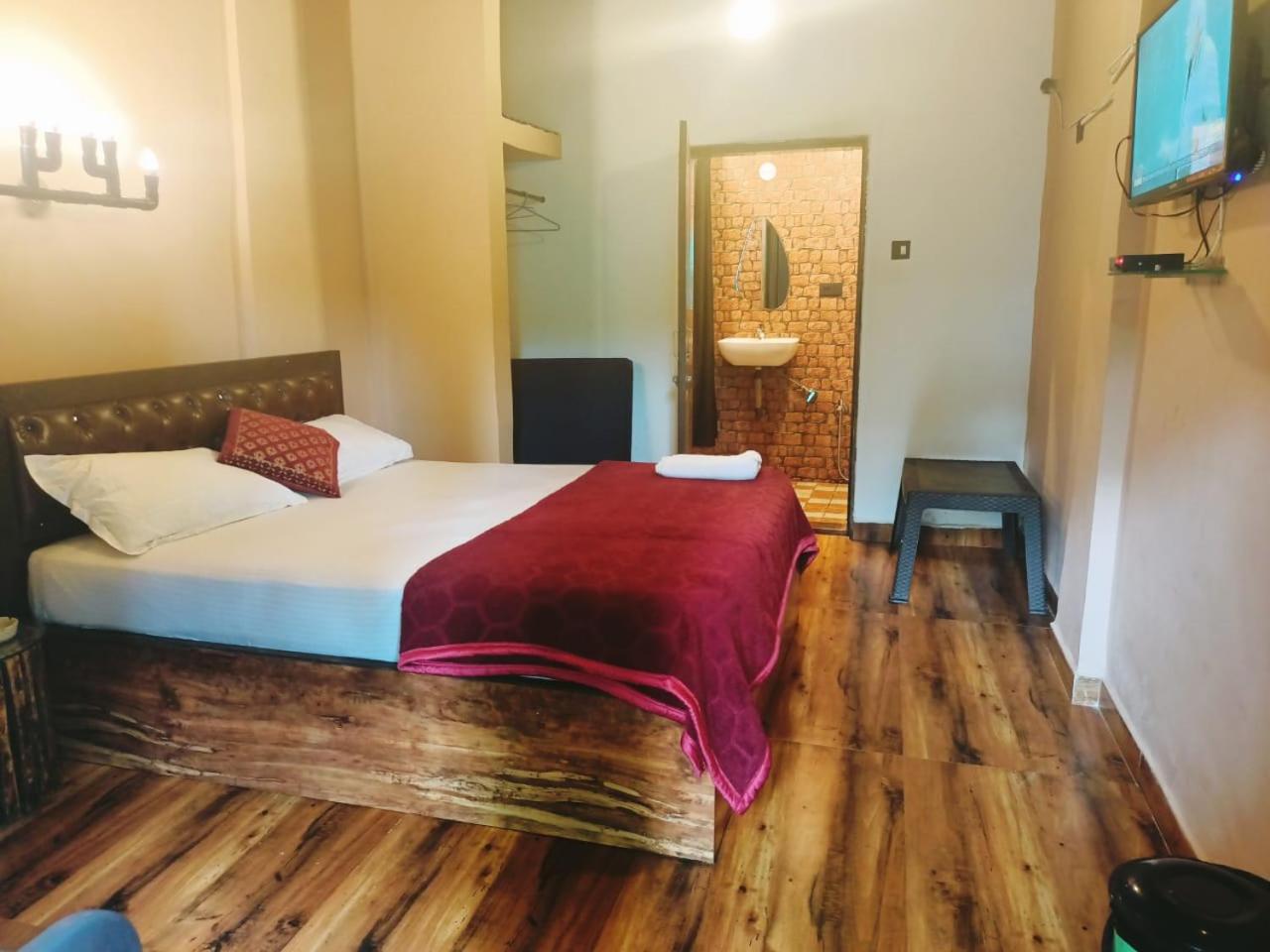 Deluxe Double Room with Shower