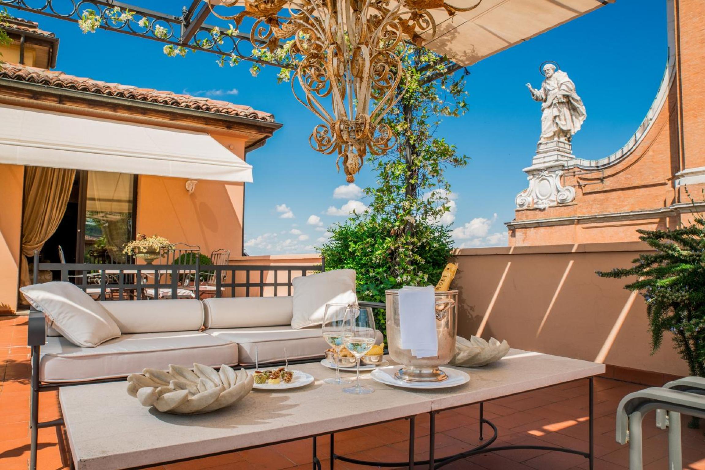 Suite with Terrace - Photo 12