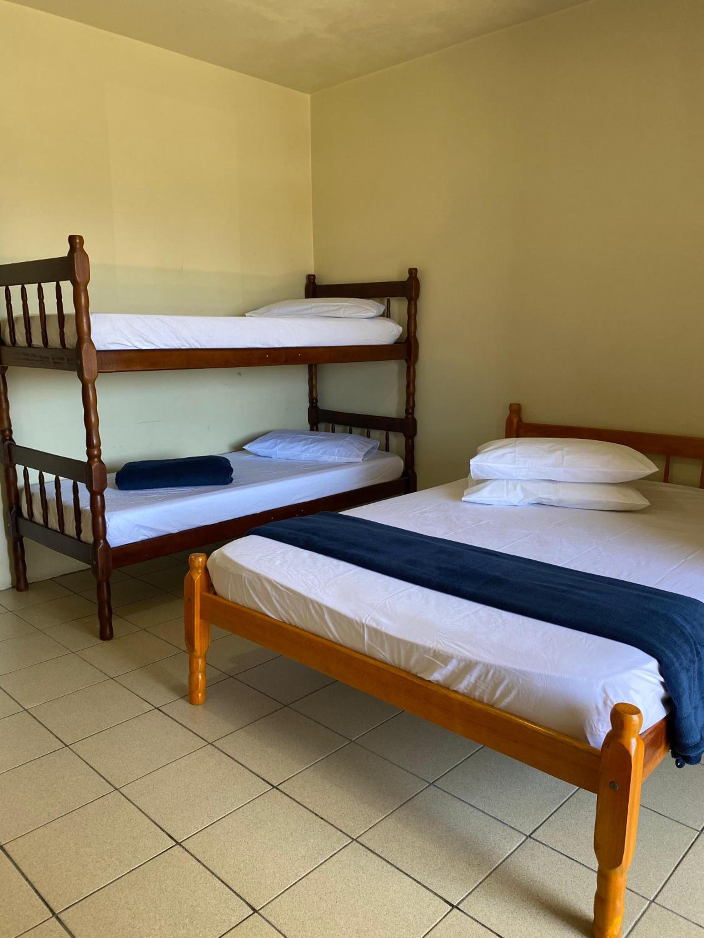 Quadruple Room with Private Bathroom photo 2