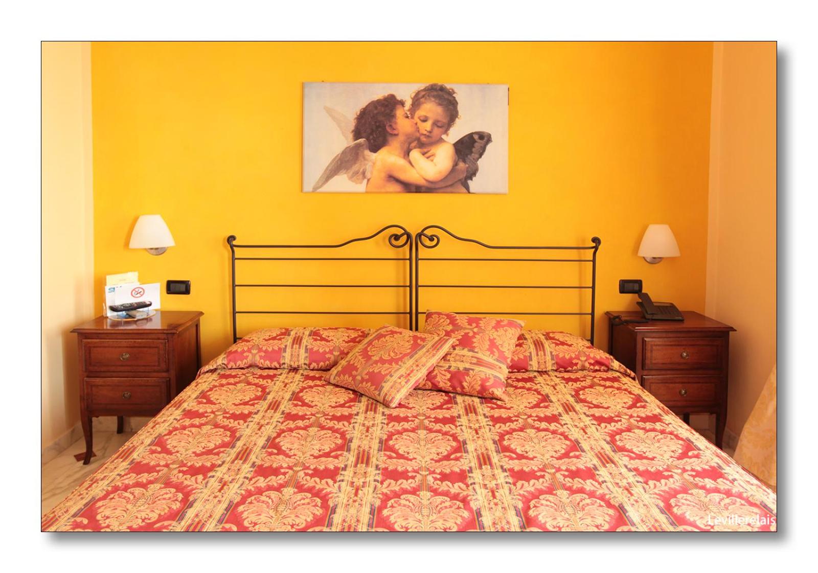 Deluxe Double Room - Photo 10