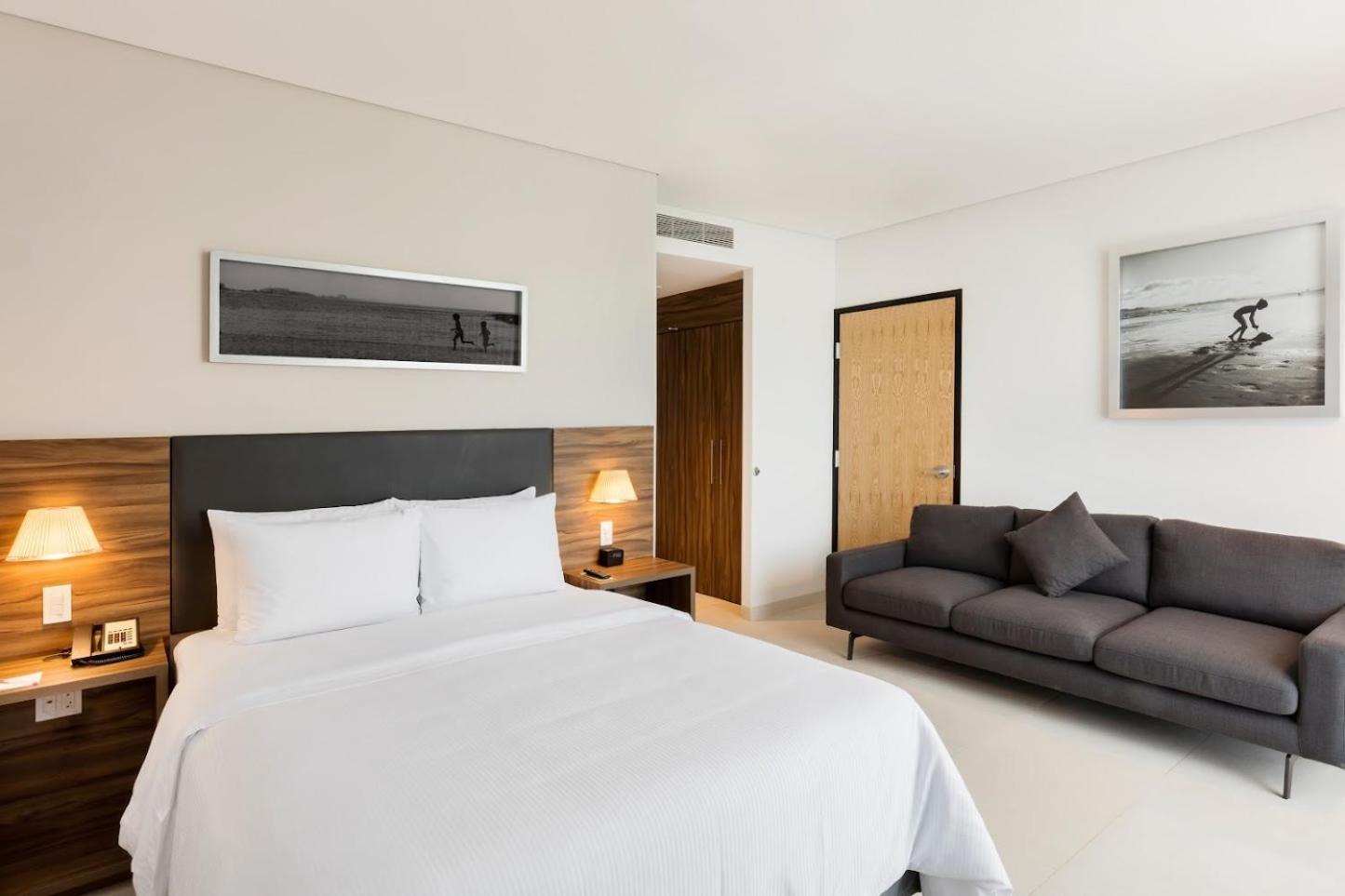 Junior Suite with Queen Bed - Photo 1